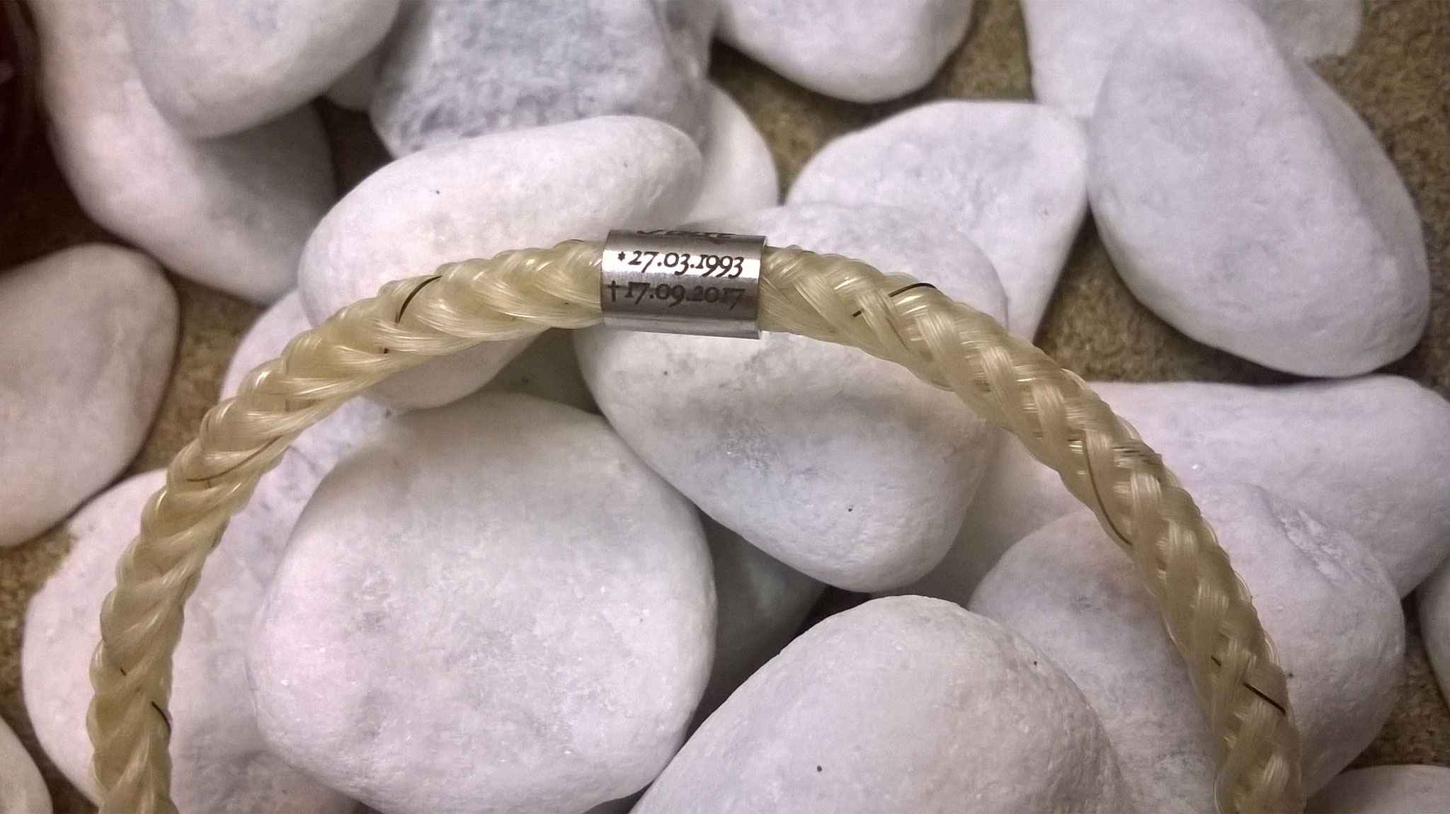 Beidseitige Gravur im Armband