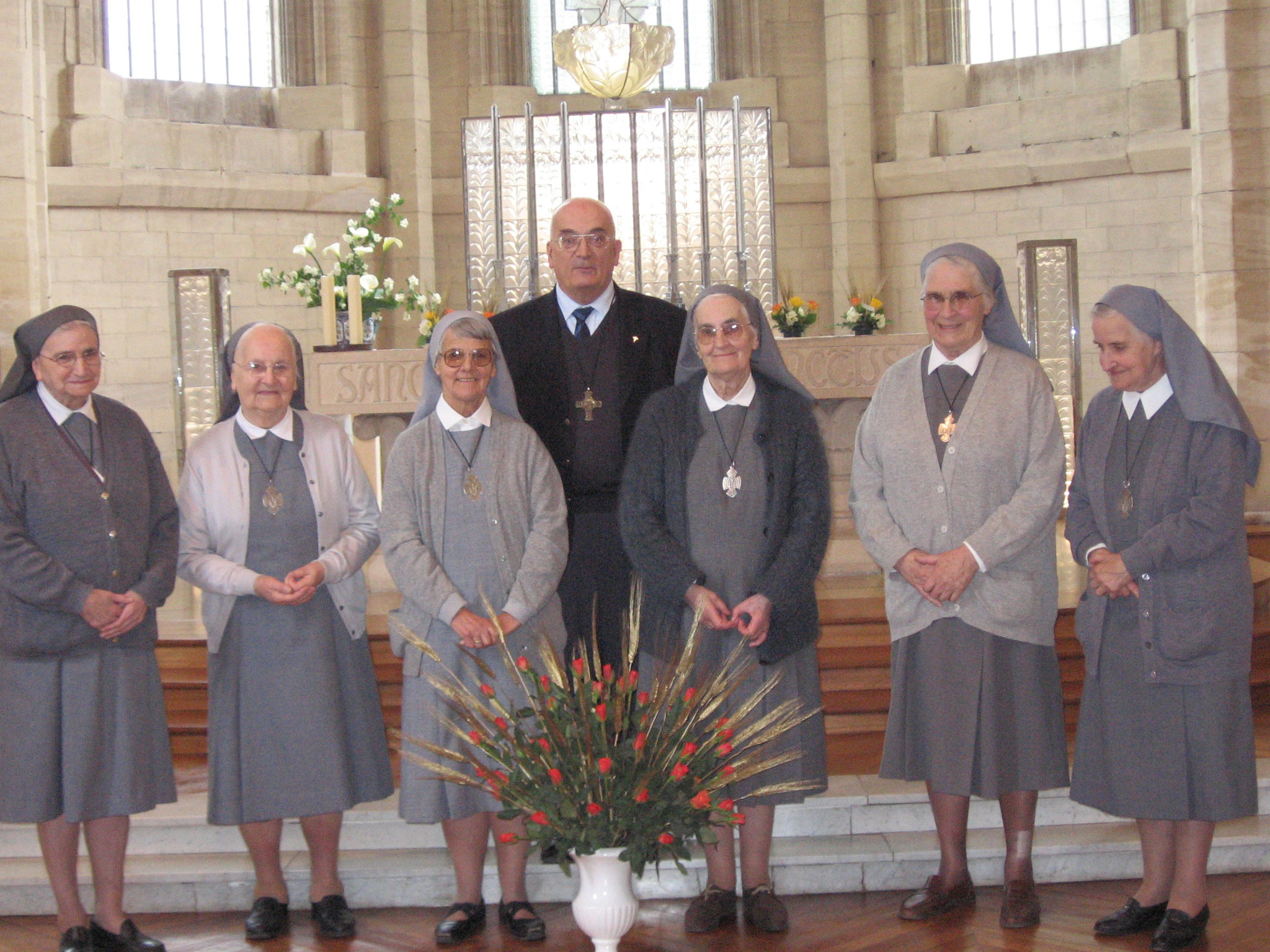 31.05.2006 : fêtons 6 jubilaires ! avec Sr Veillat (65); Heidi (50) ;  Lemmenmeier, Reviers, Stolz et Retout (60) ; Mgr Pican, évêque du diocèse.