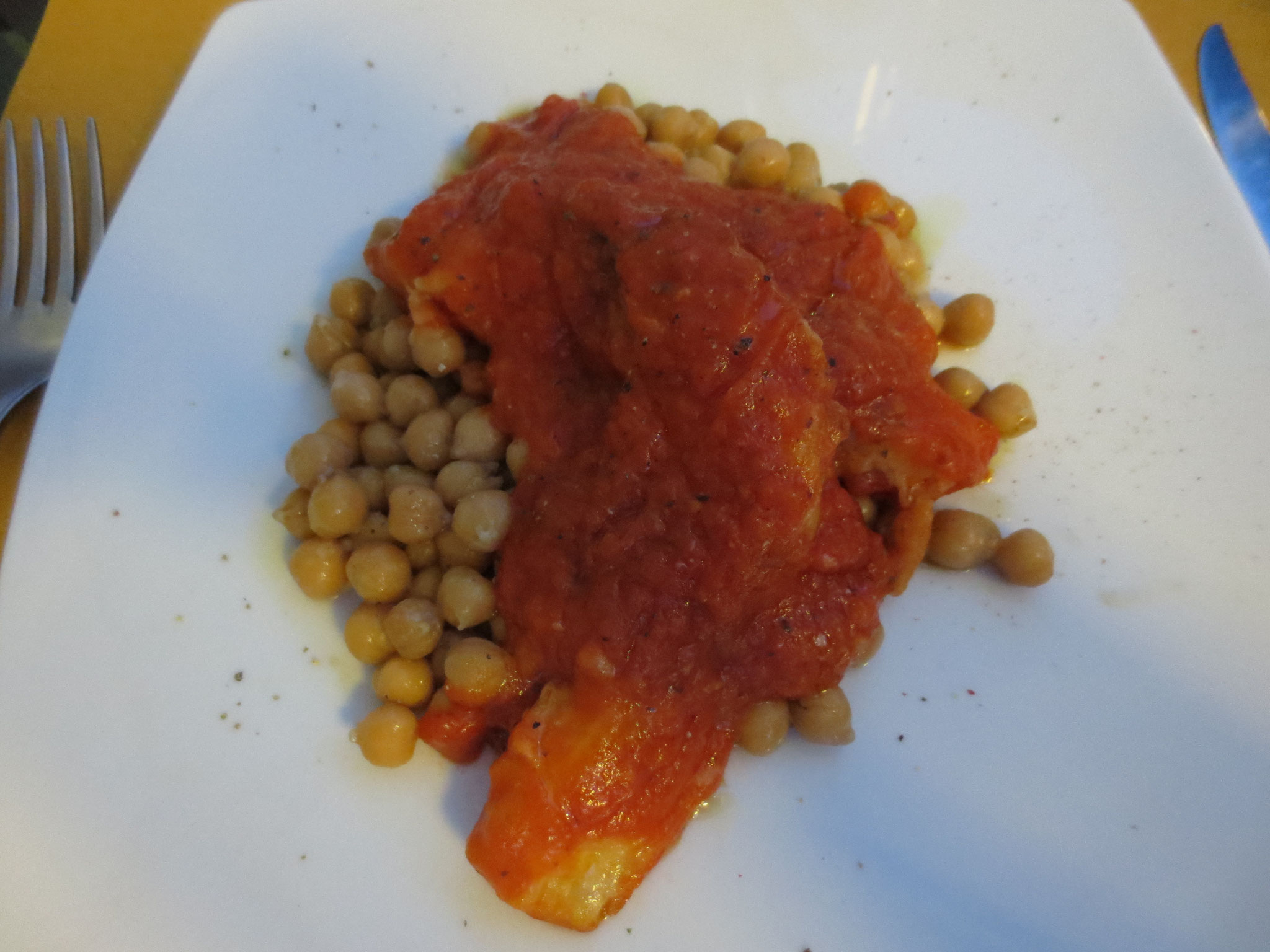 Baccalà alla Livornese con Ceci all‘Olio.., auf kulinarischer Erkundung in Soci (Ristorante "La Vite", di Ghelli Cesare, Via del Lanificio 2/4, I-52010 Soci/Ar; Geheimtipp!)