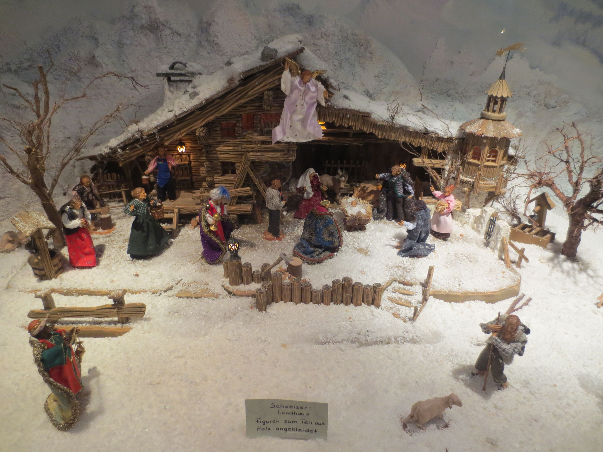Krippena 2000 in Enzklösterle bietet eine umfangreiche Holz- und Krippe-Figuren Ausstellung