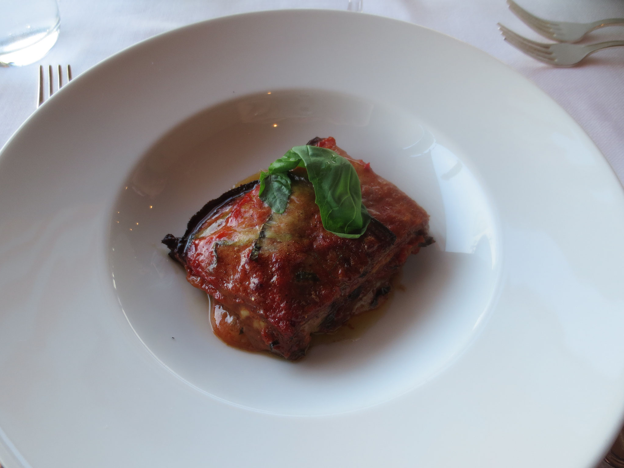 Abendessen im  "Ristorante Casinò" in Gardone Riviera (im Bild: Auberginen-Lasagne)