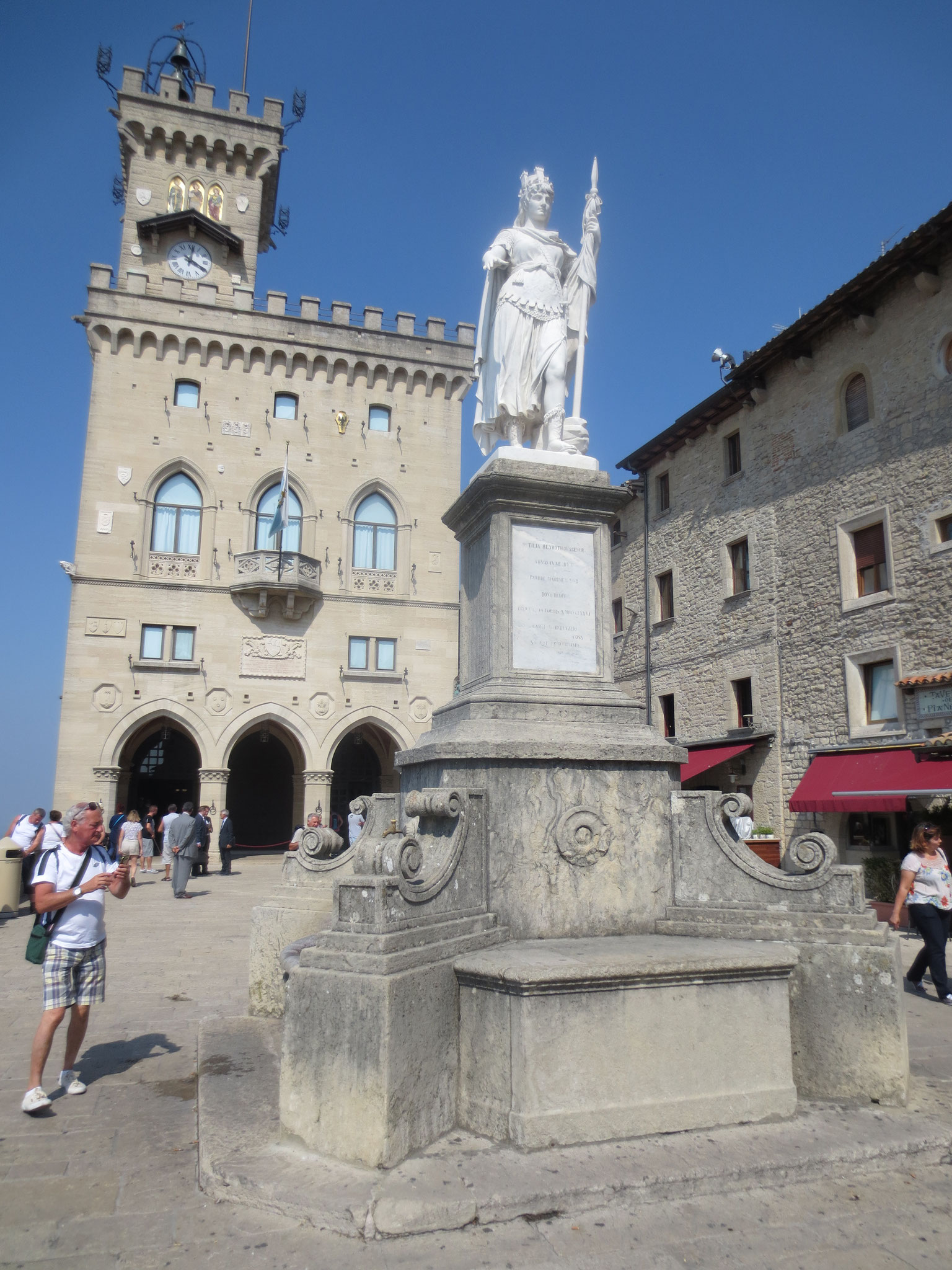 Città di San Marino ist die Hauptstadt der Republik San Marino. Sie liegt auf dem Berg Titano. Der Legende nach wurde die Stadt 301 vom Heiligen Marinus gegründet. Die drei Wehrtürme auf dem Monte Titano sind Wahrzeichen von Stadt und Republik San Marino