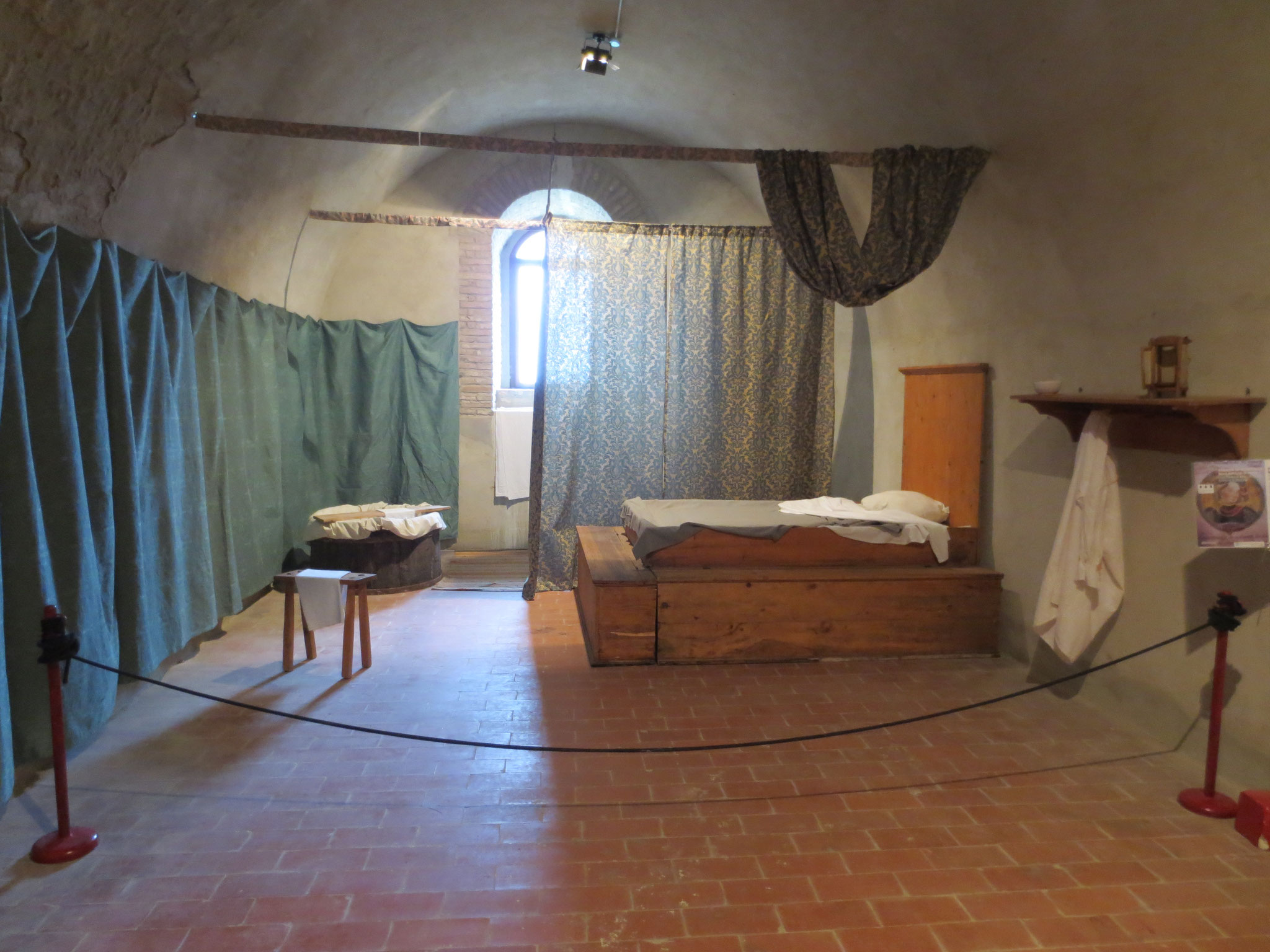 Montefiore Conca: Man bezeichnet die Ortschaft auch als die Hauptstadt des Mittelalters der Valleconca. Wenn es hier ein Monument gibt, was unübersehbar ist, dann ist es die mittelalterliche Rocca Malatestiana, die zw. 1300 u. 1377 dort erbaut wurde