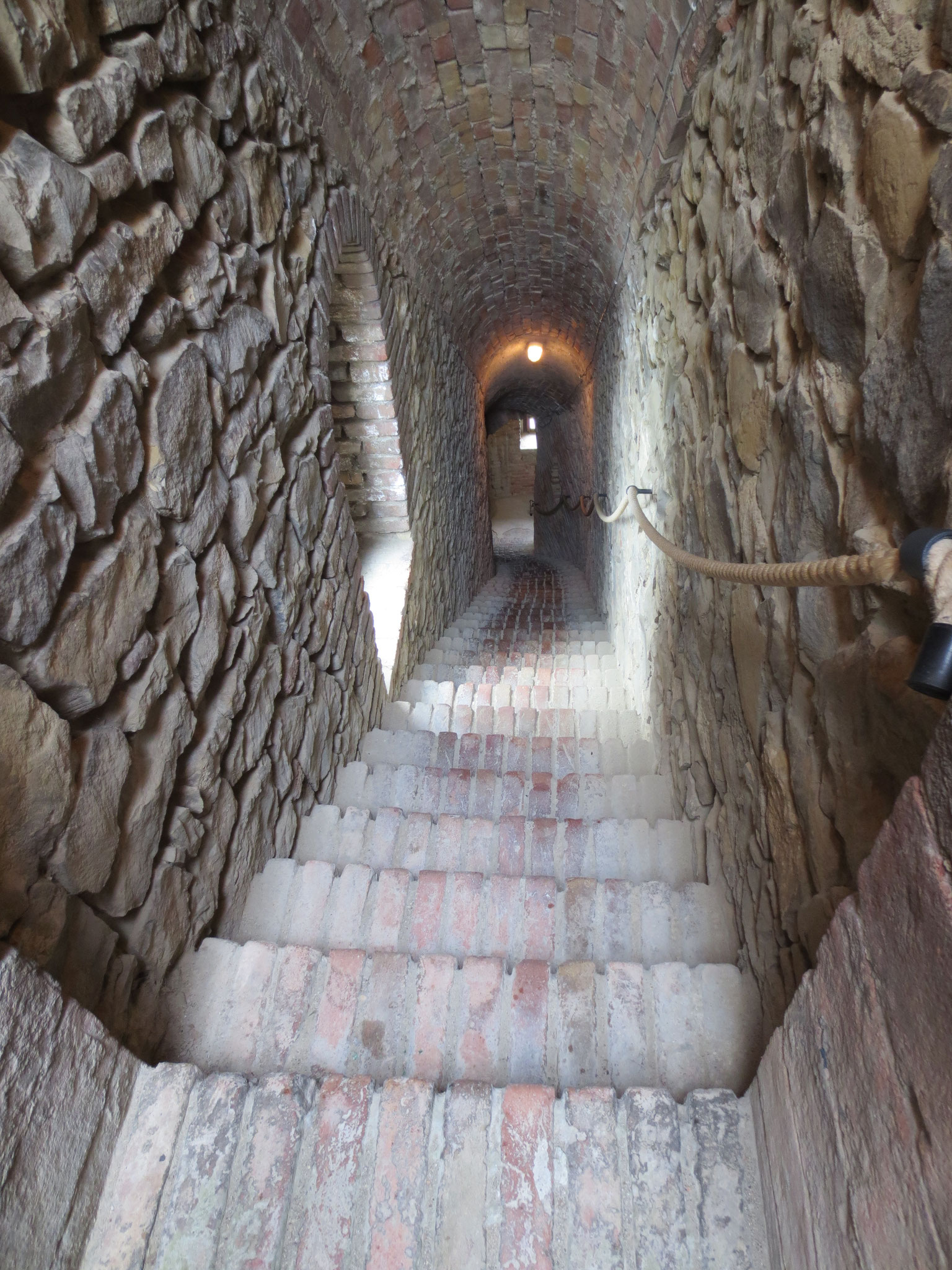 Montefiore Conca: Man bezeichnet die Ortschaft auch als die Hauptstadt des Mittelalters der Valleconca. Wenn es hier ein Monument gibt, was unübersehbar ist, dann ist es die mittelalterliche Rocca Malatestiana, die zw. 1300 u. 1377 dort erbaut wurde