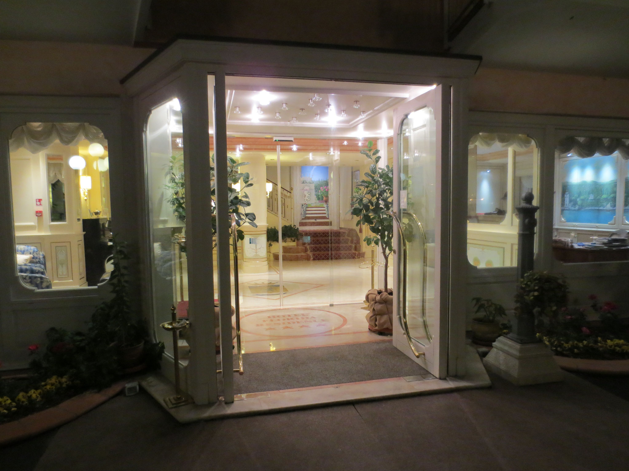 Eingang Hotel Villa Florida, Gardone Riviera (by Night)
