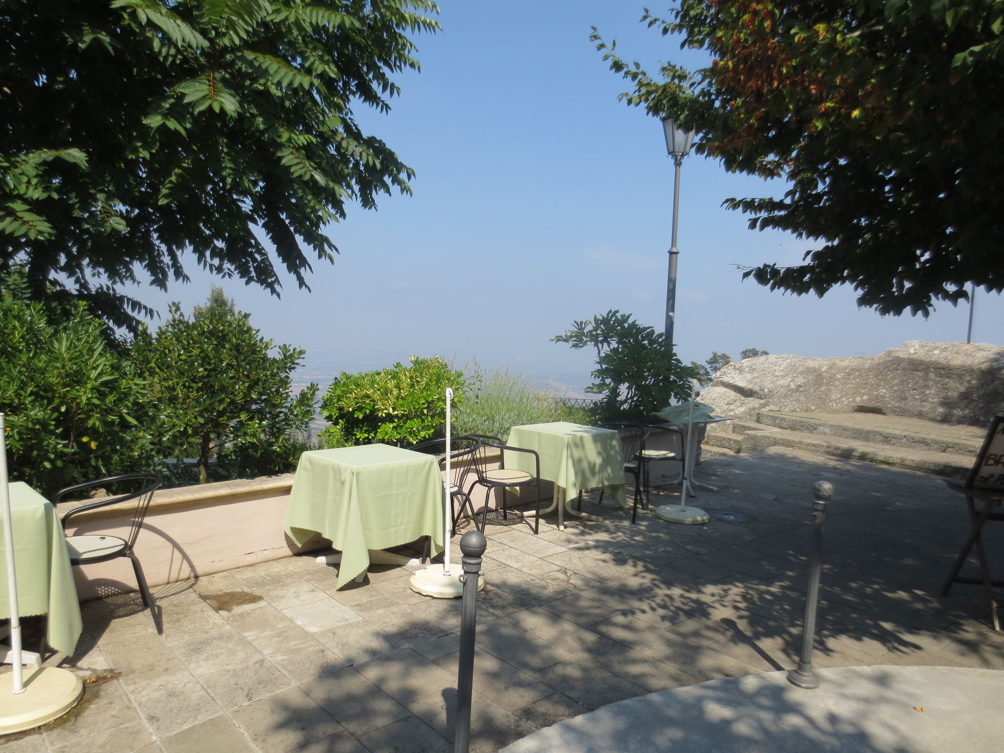 Città di San Marino ist die Hauptstadt der Republik San Marino. Sie liegt auf dem Berg Titano. Der Legende nach wurde die Stadt 301 vom Heiligen Marinus gegründet. Die drei Wehrtürme auf dem Monte Titano sind Wahrzeichen von Stadt und Republik San Marino