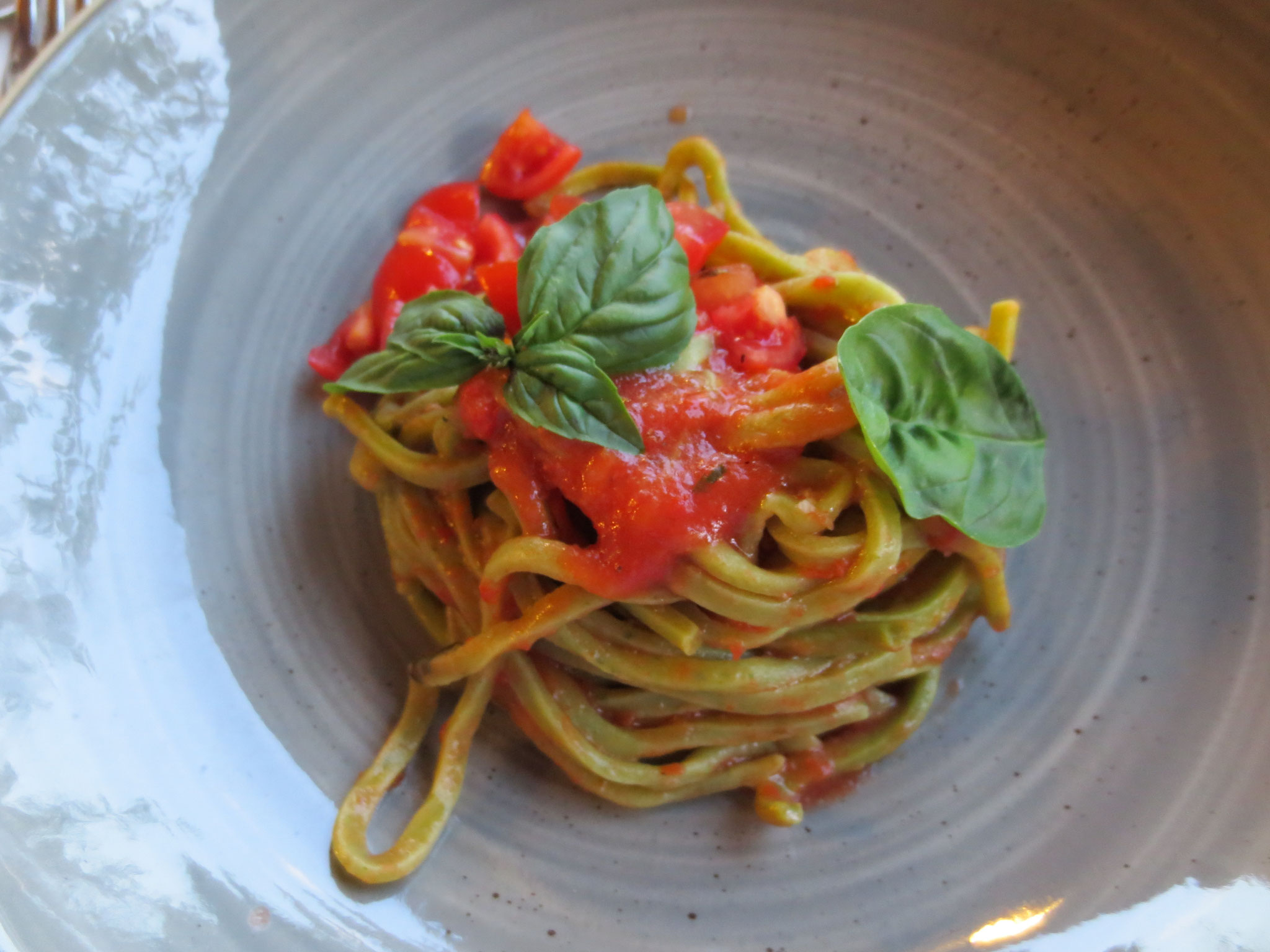 Spaghetto verde di Basilico cotto in acqua di Pomodoro: Ristorante  "Borgo i Tre Baroni" 52010 Loc. Maggiona, Poppi AR