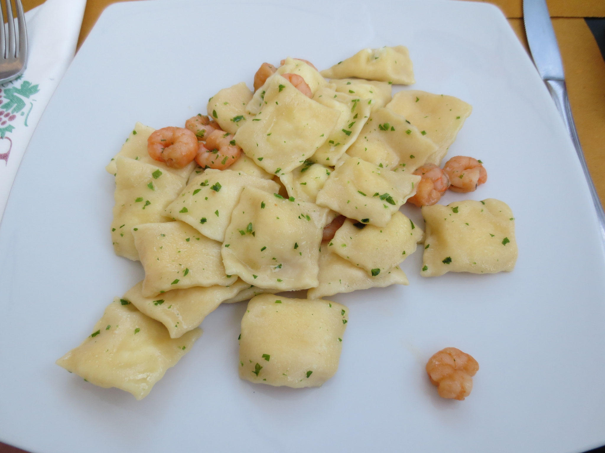 Ravioli al Limone con i Gamberetti.., auf kulinarischer Erkundung in Soci (Ristorante "La Vite", di Ghelli Cesare, Via del Lanificio 2/4, I-52010 Soci/Ar; Geheimtipp!)