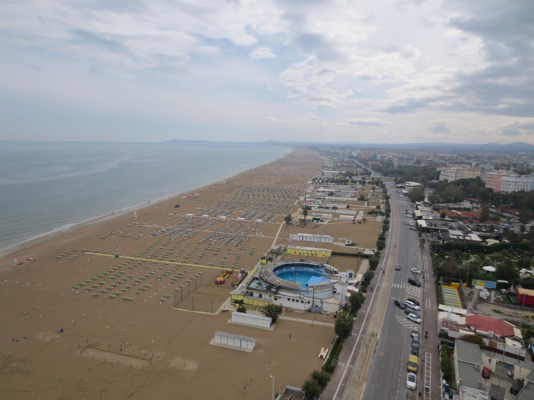 Rimini ist eine Stadt an der italienischen Adriaküste in der Emilia-Romagna mit 147‘750 Einwohnern (Stand: 31. Dezember 2015) und Hauptstadt der Provinz Rimini. Sie ist heute Zentrum des Badetourismus