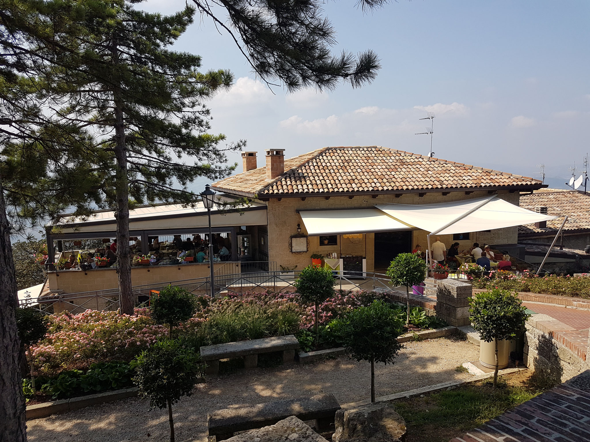 Città di San Marino ist die Hauptstadt der Republik San Marino. Sie liegt auf dem Berg Titano. Der Legende nach wurde die Stadt 301 vom Heiligen Marinus gegründet. Die drei Wehrtürme auf dem Monte Titano sind Wahrzeichen von Stadt und Republik San Marino