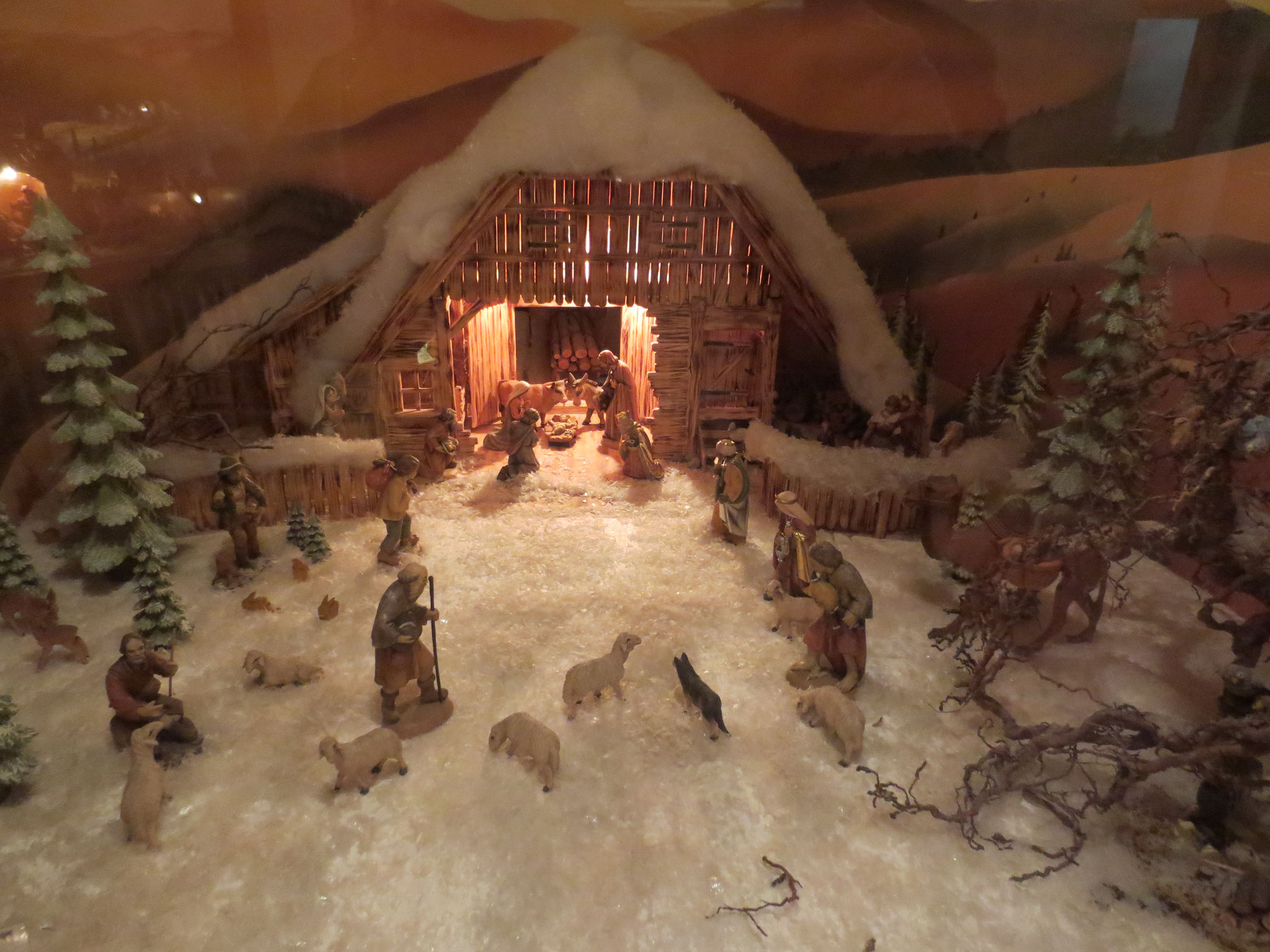 Krippena 2000 in Enzklösterle bietet eine umfangreiche Holz- und Krippe-Figuren Ausstellung