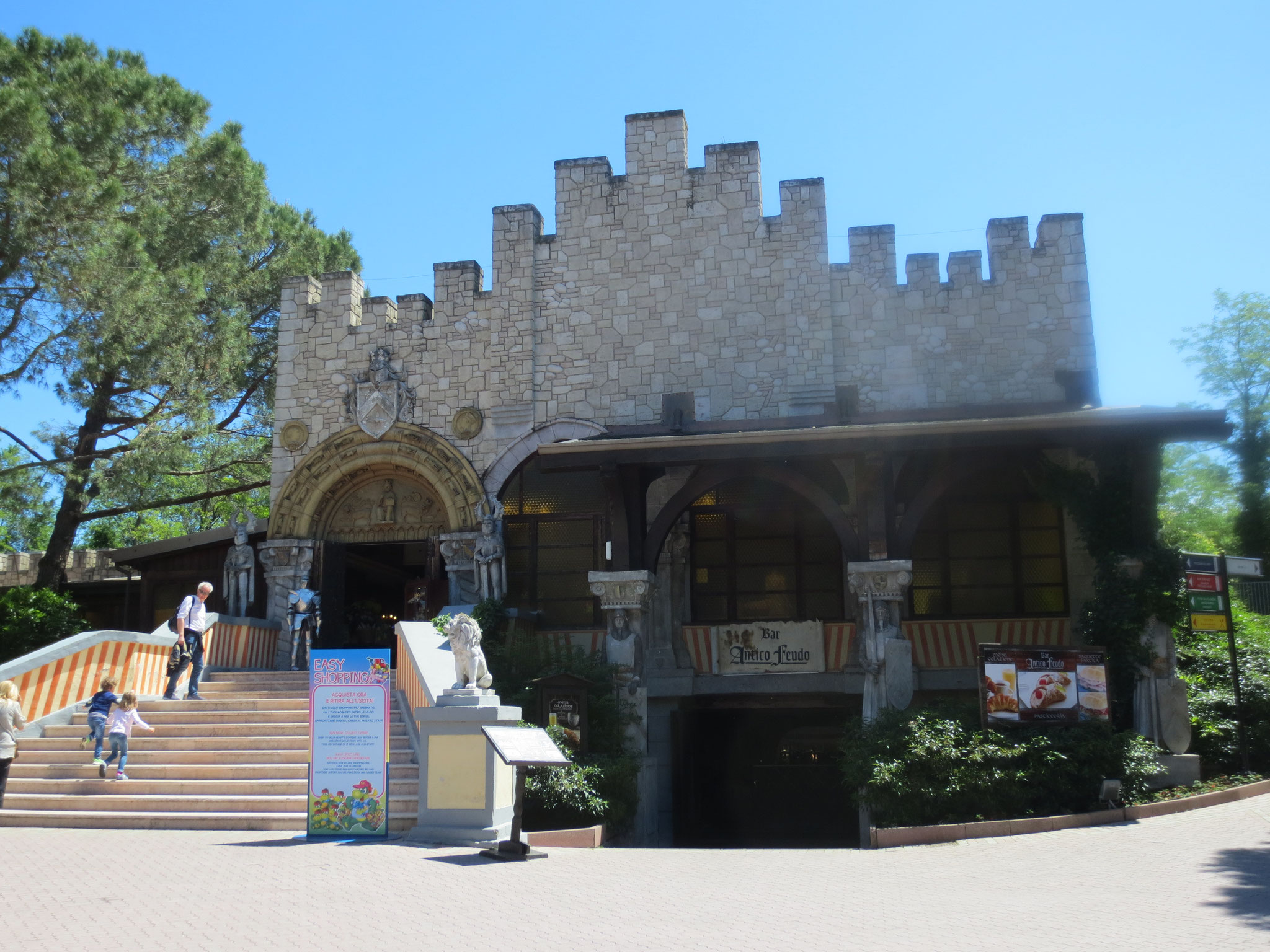 Tagesaufenthalt im bekannten Freizeitpark "Gardaland" am Südostufer des Sees