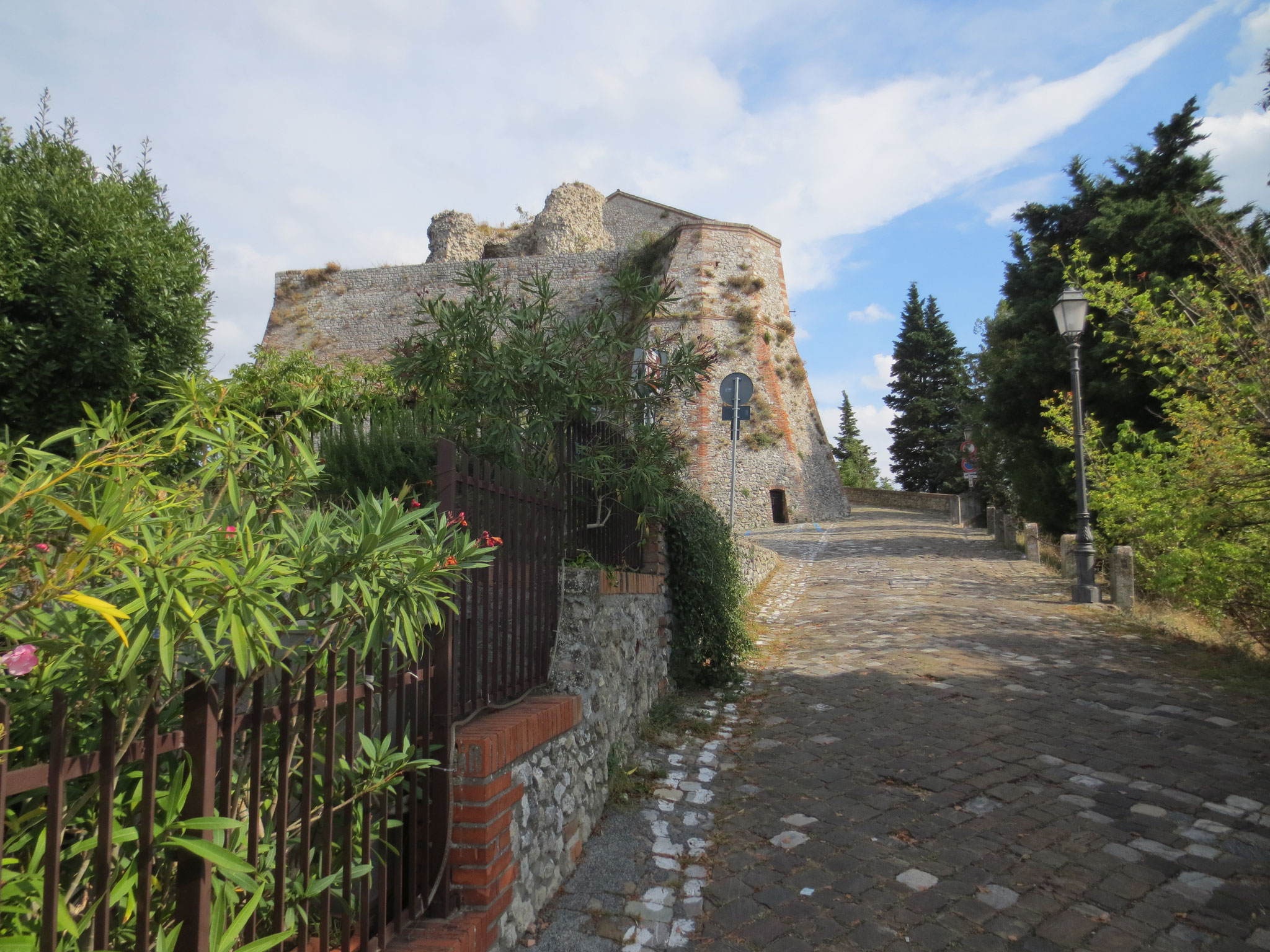 Verucchio: Auch eine Sehenswürdigkeit an diesem Ort.., die Rocca Malatestiana (Malatesta-Burg, 12. bis 16. Jahrhundert, auch bekannt als Castel del Sasso) 