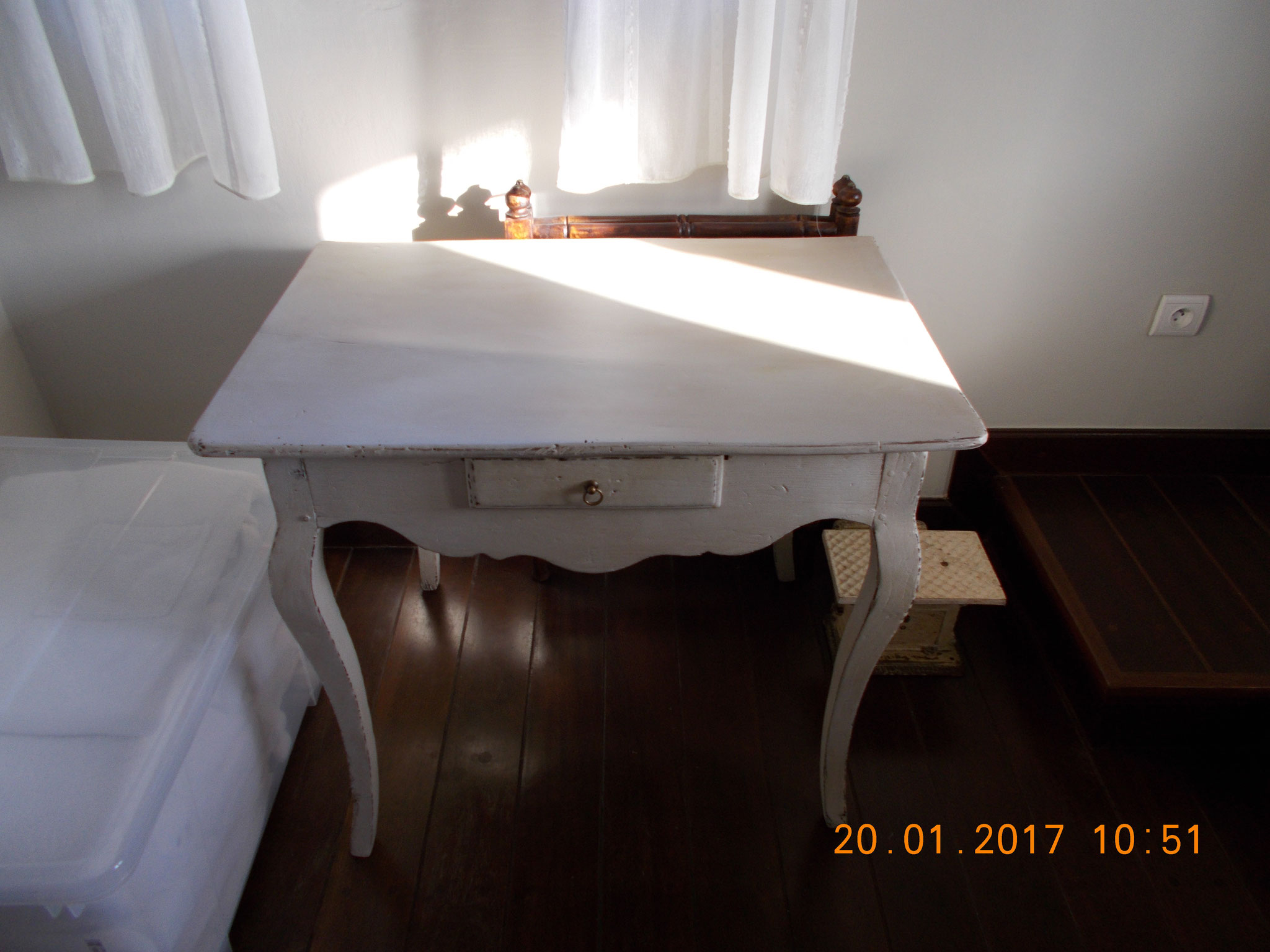 Après Restauration : Table en Noyer Patinée