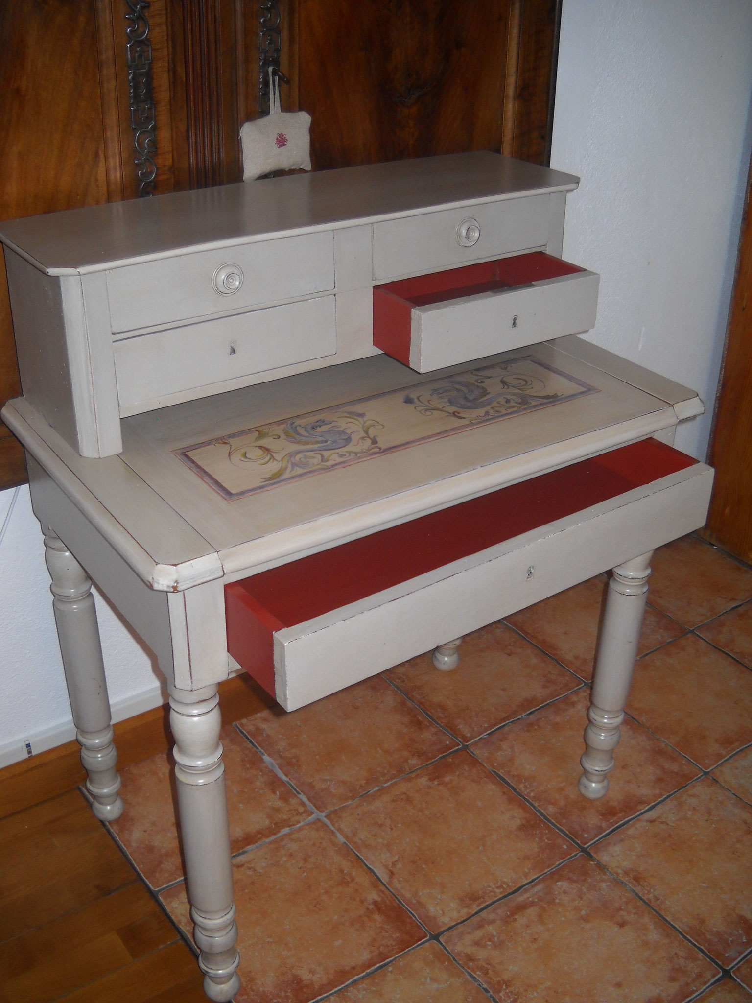 Après Restauration : Petit Bureau Patiné Décor