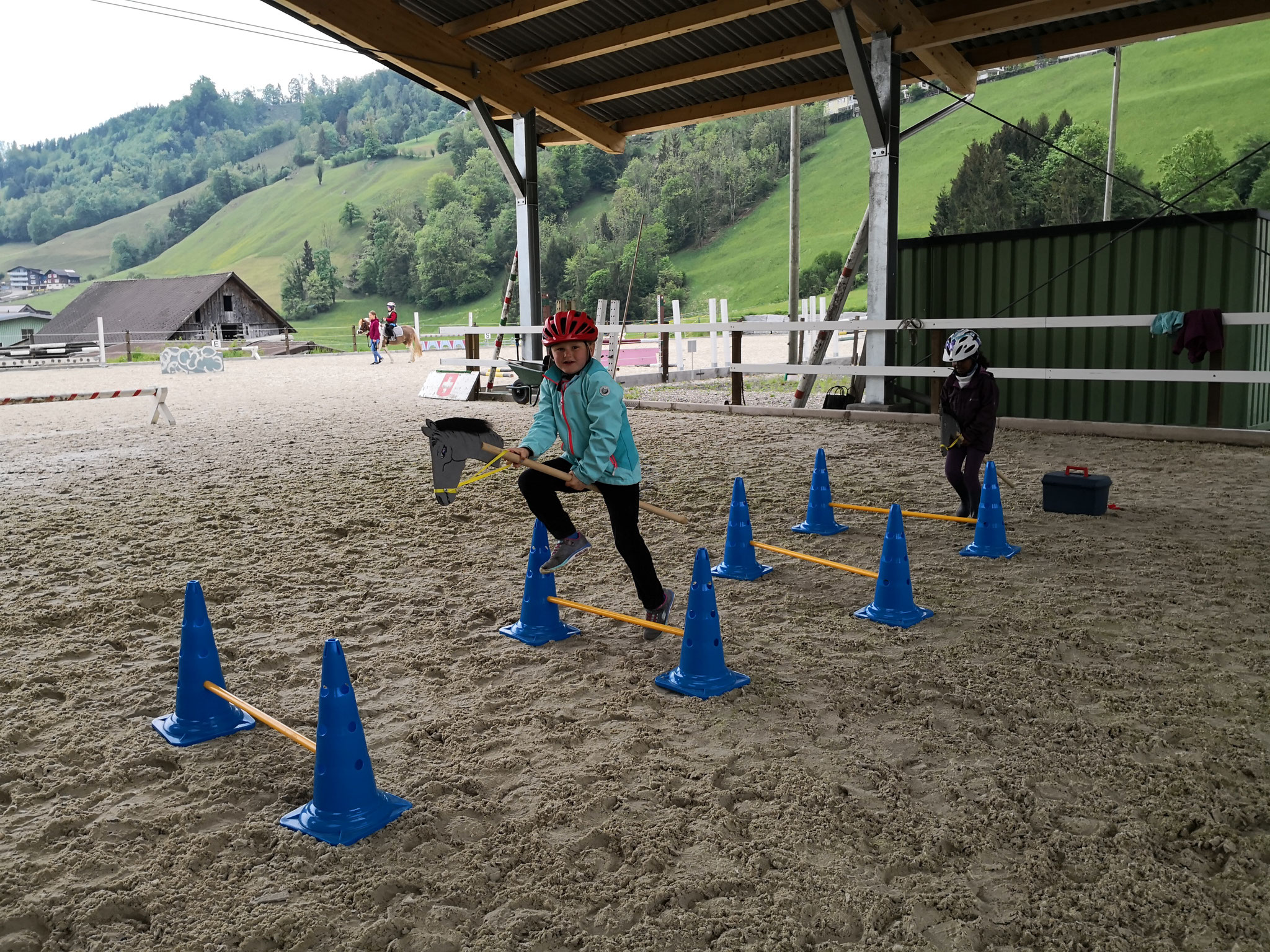 J   S Kindersport Ponykurs - reitzentrum-nidwaldens Webseite!