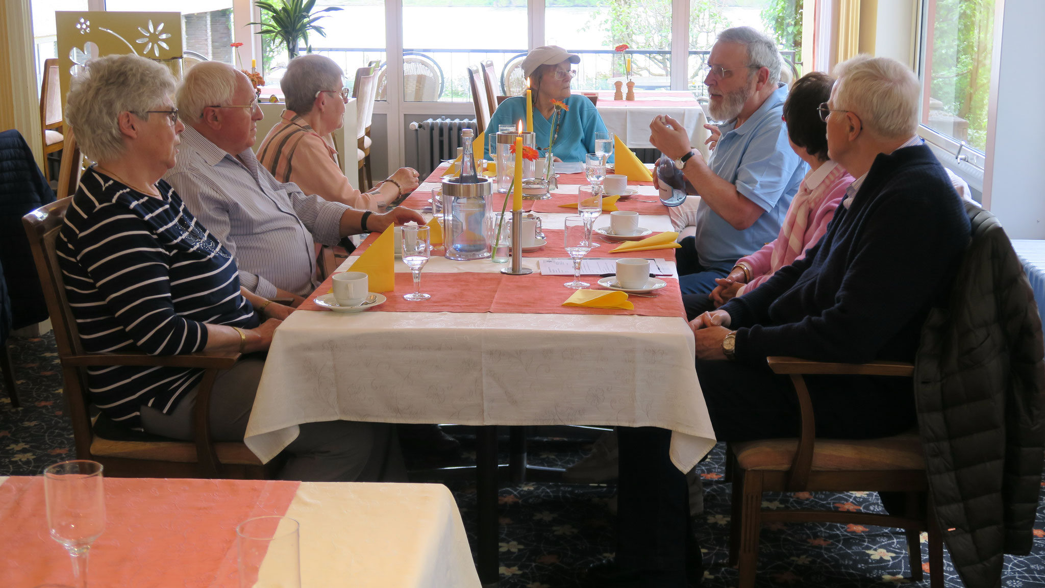 Entspannung beim Kaffee- und Kuchengenuss