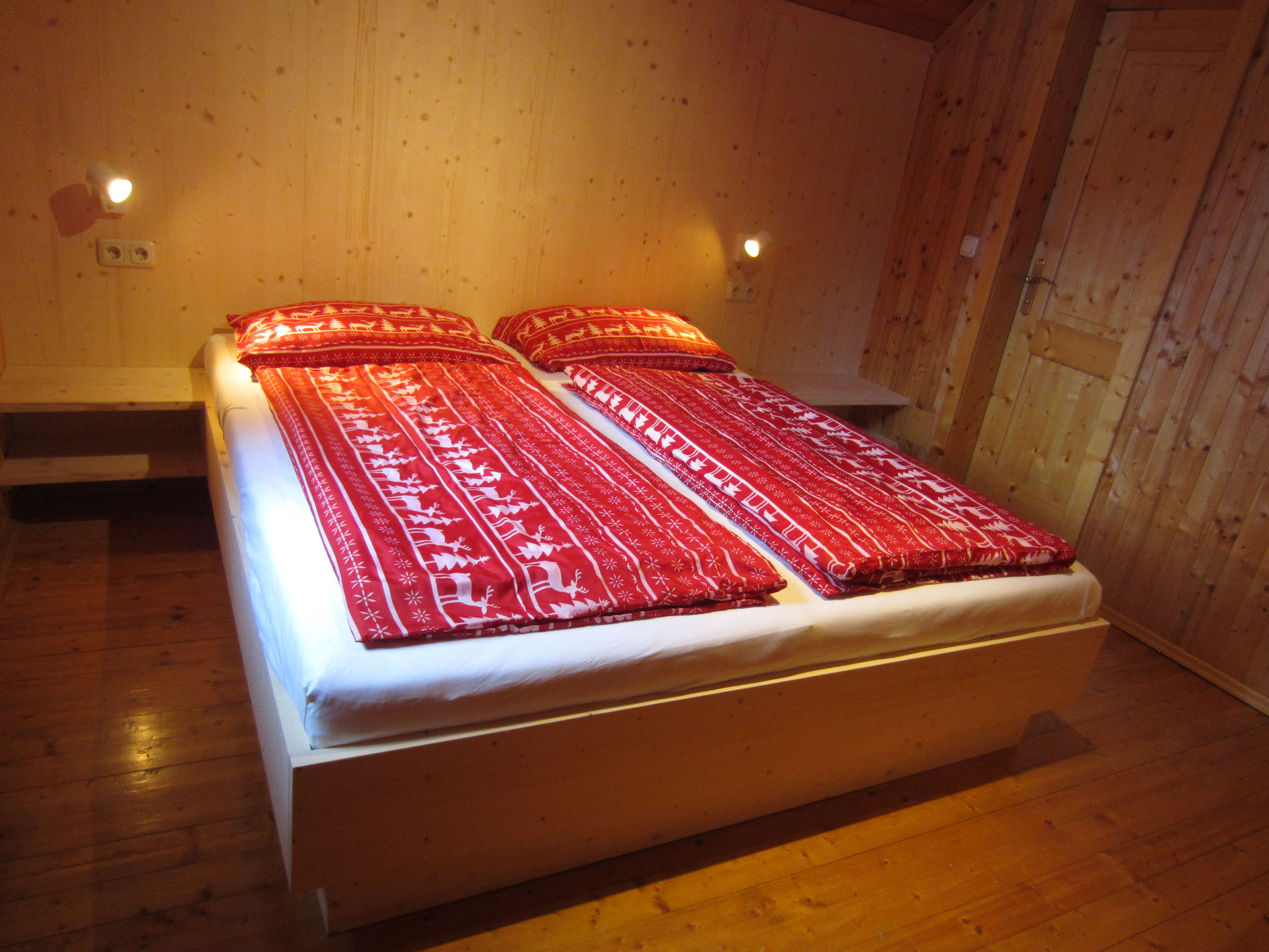 Zirbenwald Lodge - Schlafzimmer "Kiefer" mit angrenzendem Stockbettzimmer für die Kinder - NEU