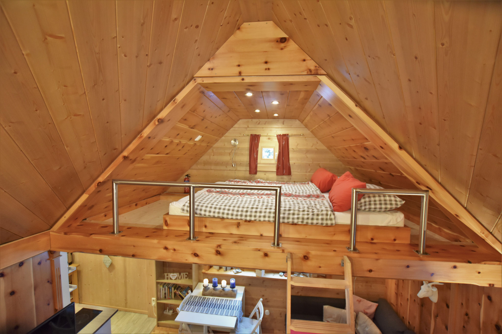 Zirbenwald-Chalet Turracher Höhe - Hochbett 1 - Schlafbereich für 2 Erwachsene (160 x 200cm) 
