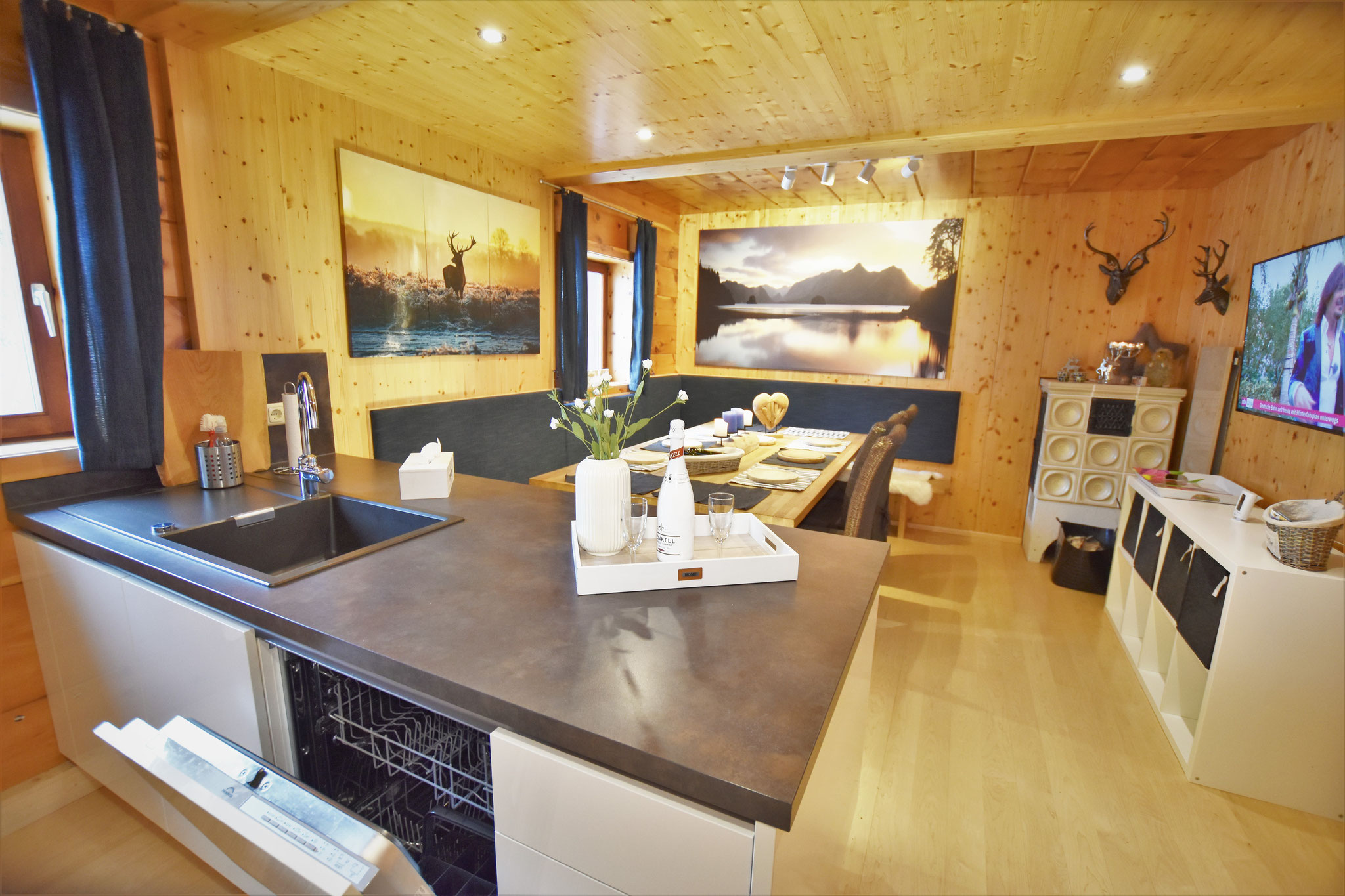 Zirbenwald-Lodge - Küche mit Esszimmer