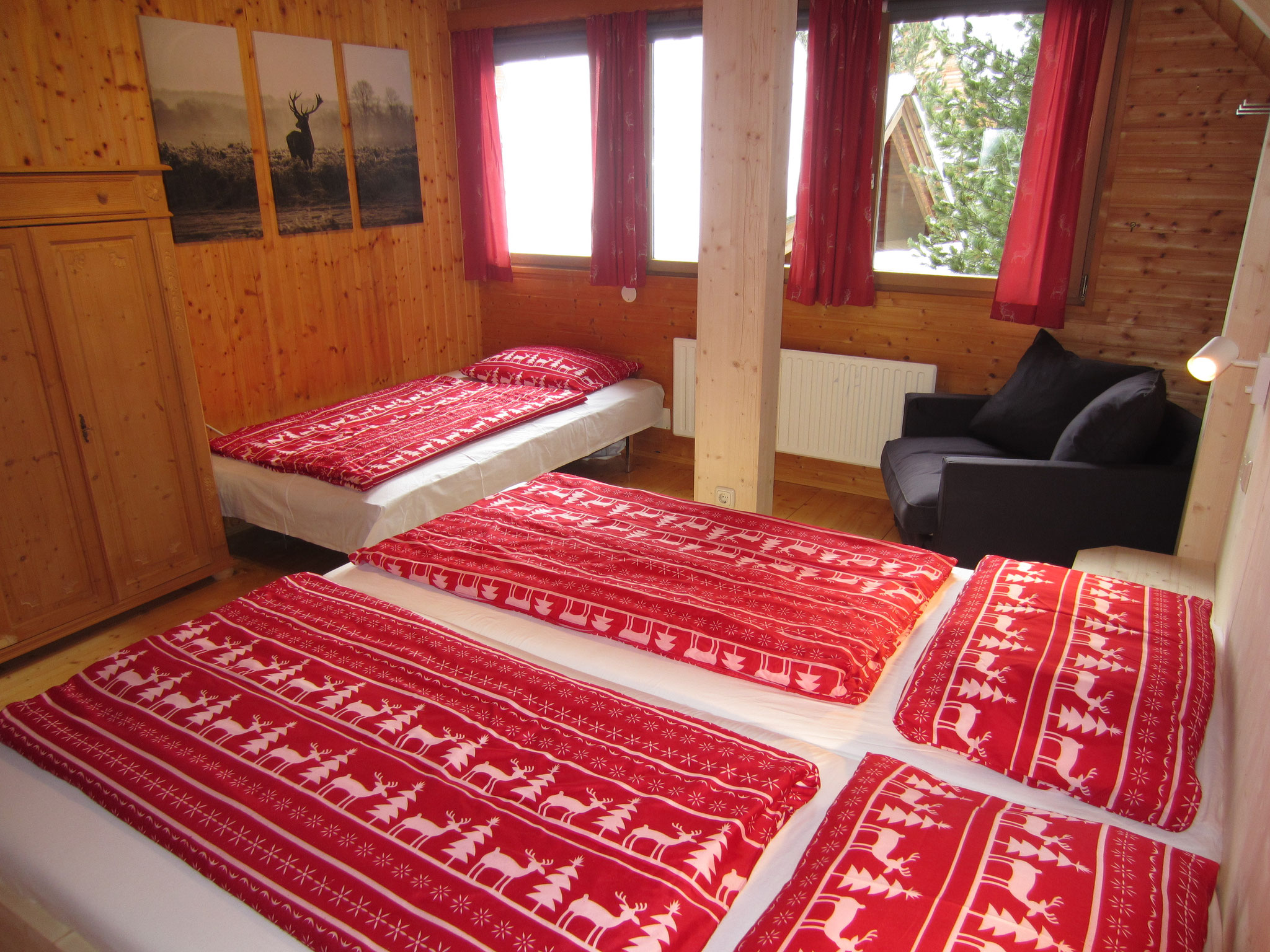Zirbenwald Lodge - Schlafzimmer "Fichte" mit großem Zustellbett