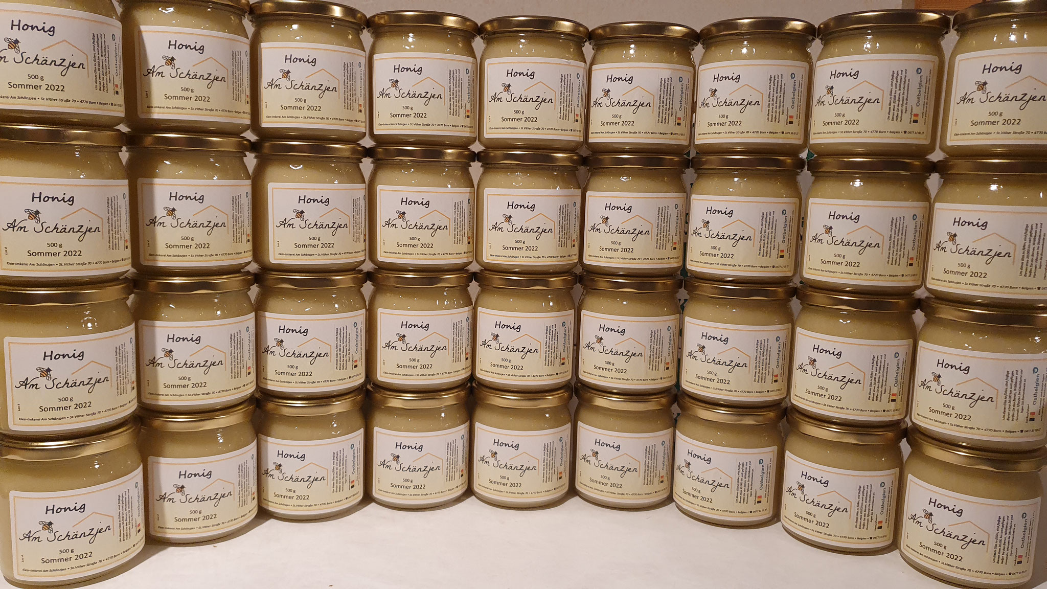 Honig von unseren eigenen Bienen