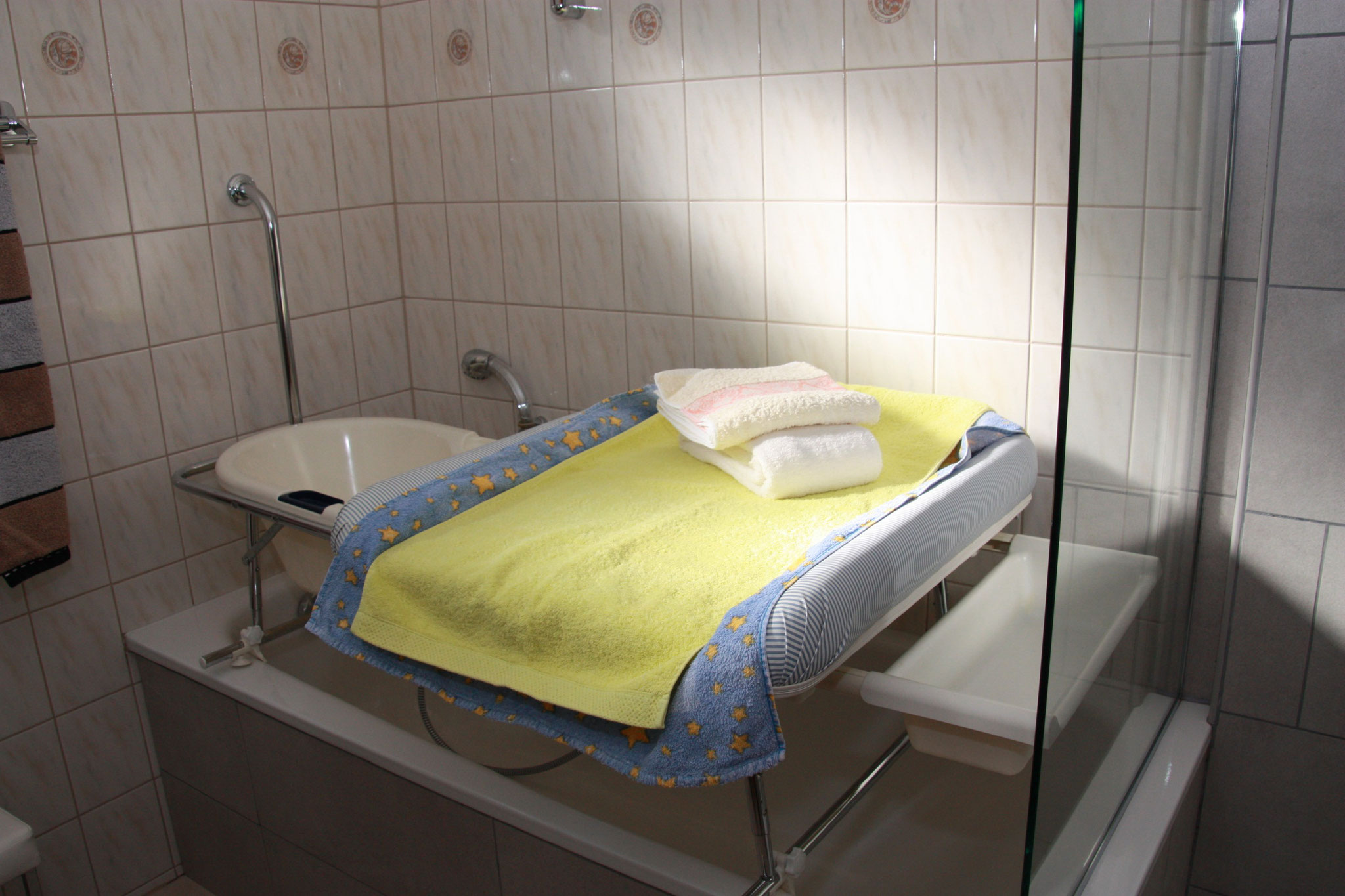 Table à langer + baignoire pour bébé sur demande