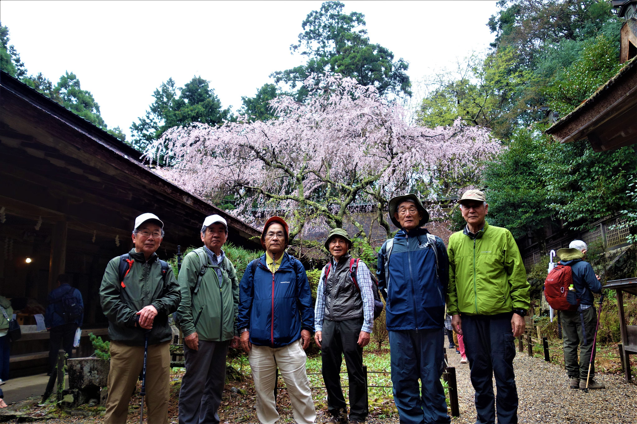 １８．吉野水分神社にて記念撮影