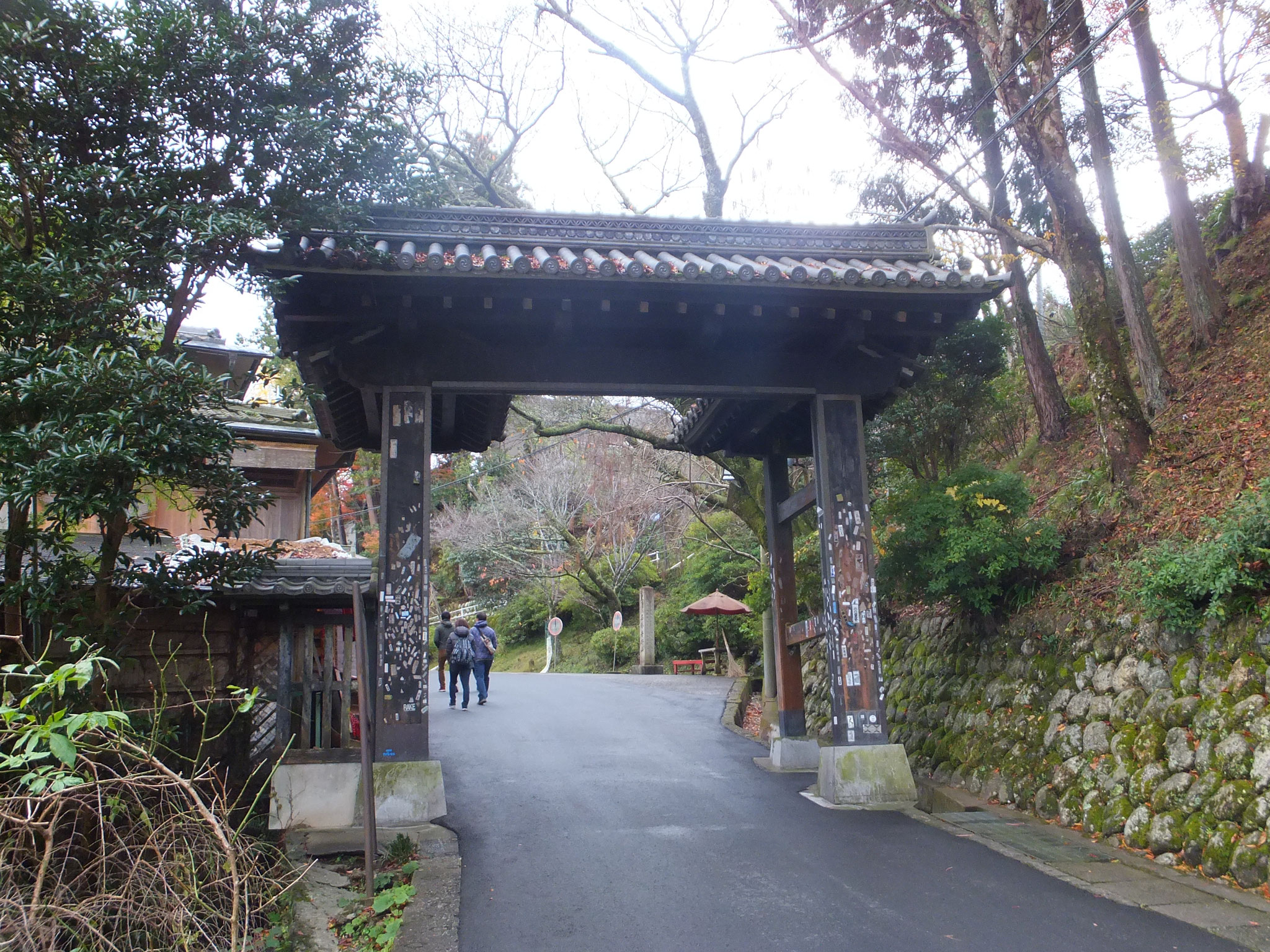 吉野山の総門　黒門