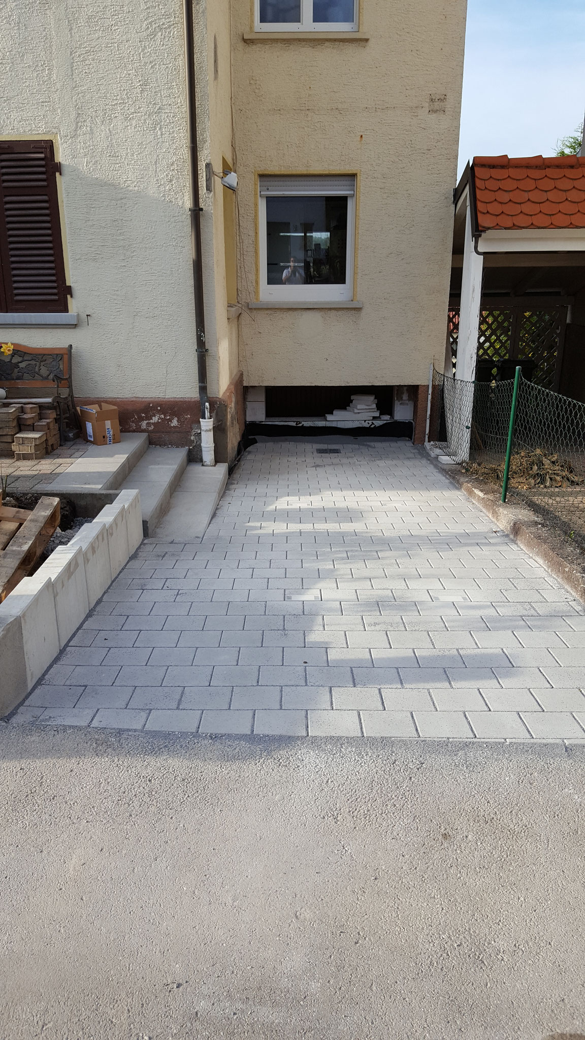 So jetzt haben wir auch eine Einfahrt wo man reinpasst :-)