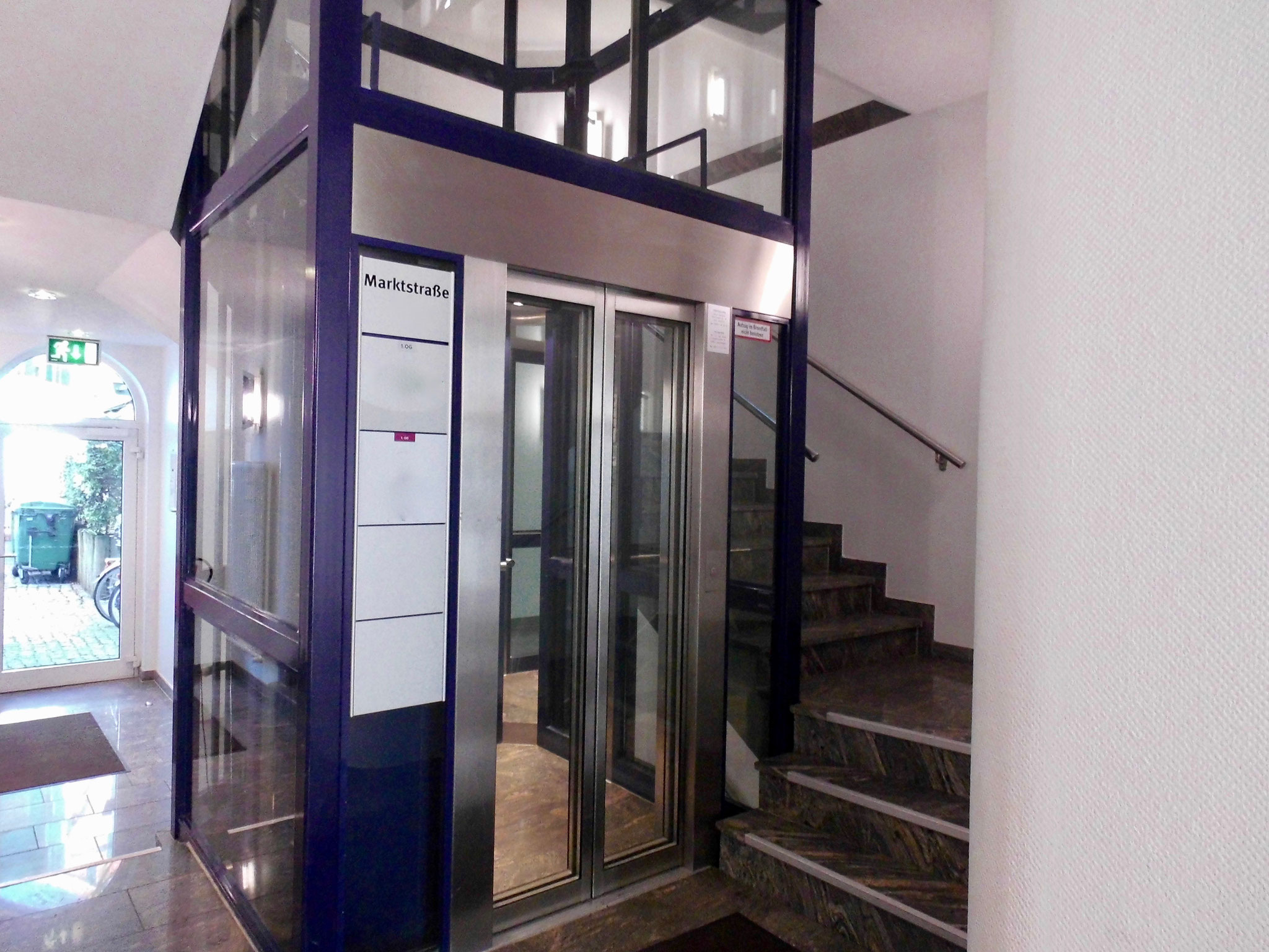 Gläserne Lift / barrierefreier Zugang 