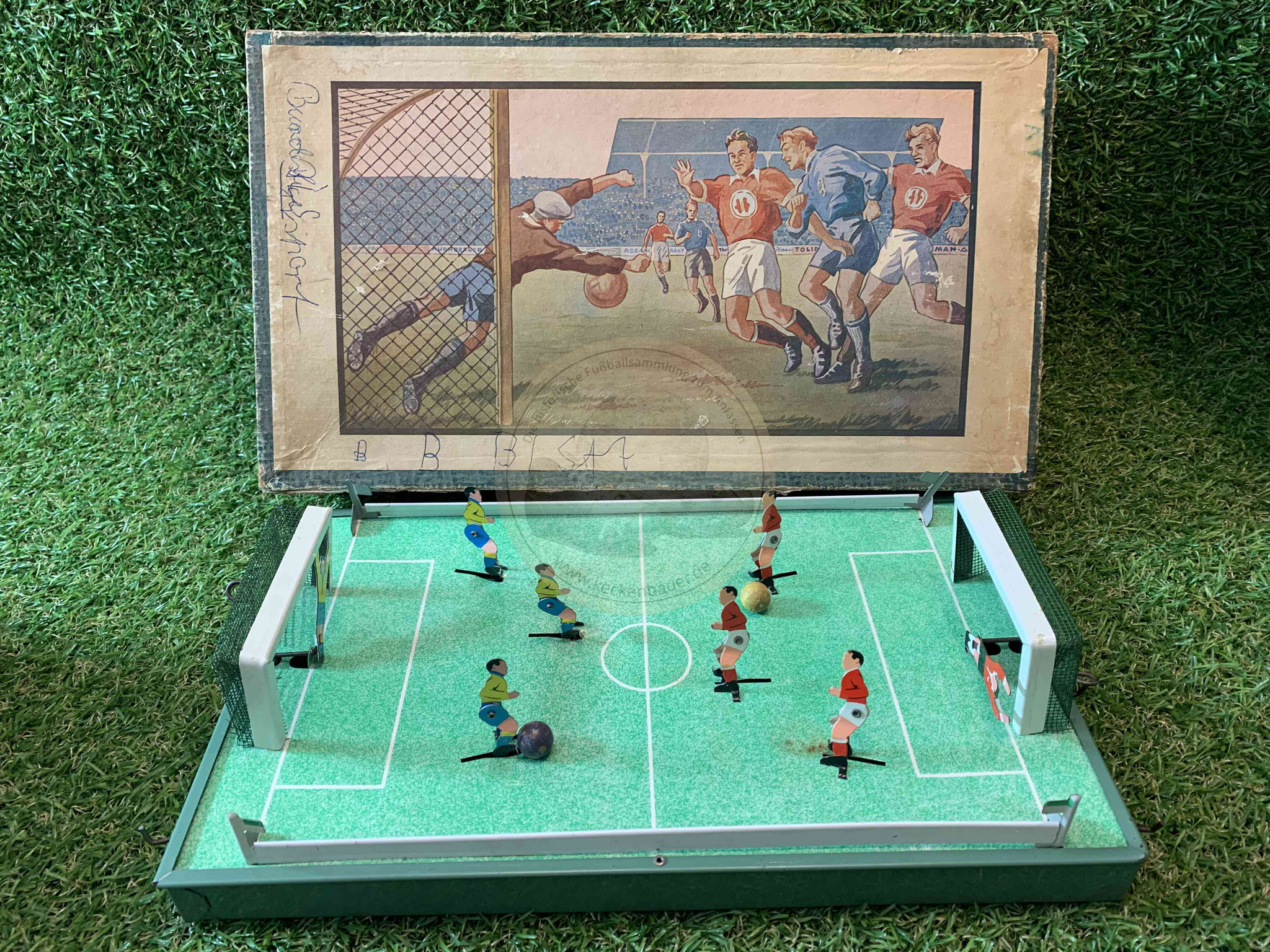 Fussball Blechspiel aus den 1940ern. Leider ohne Angabe des Herstellers