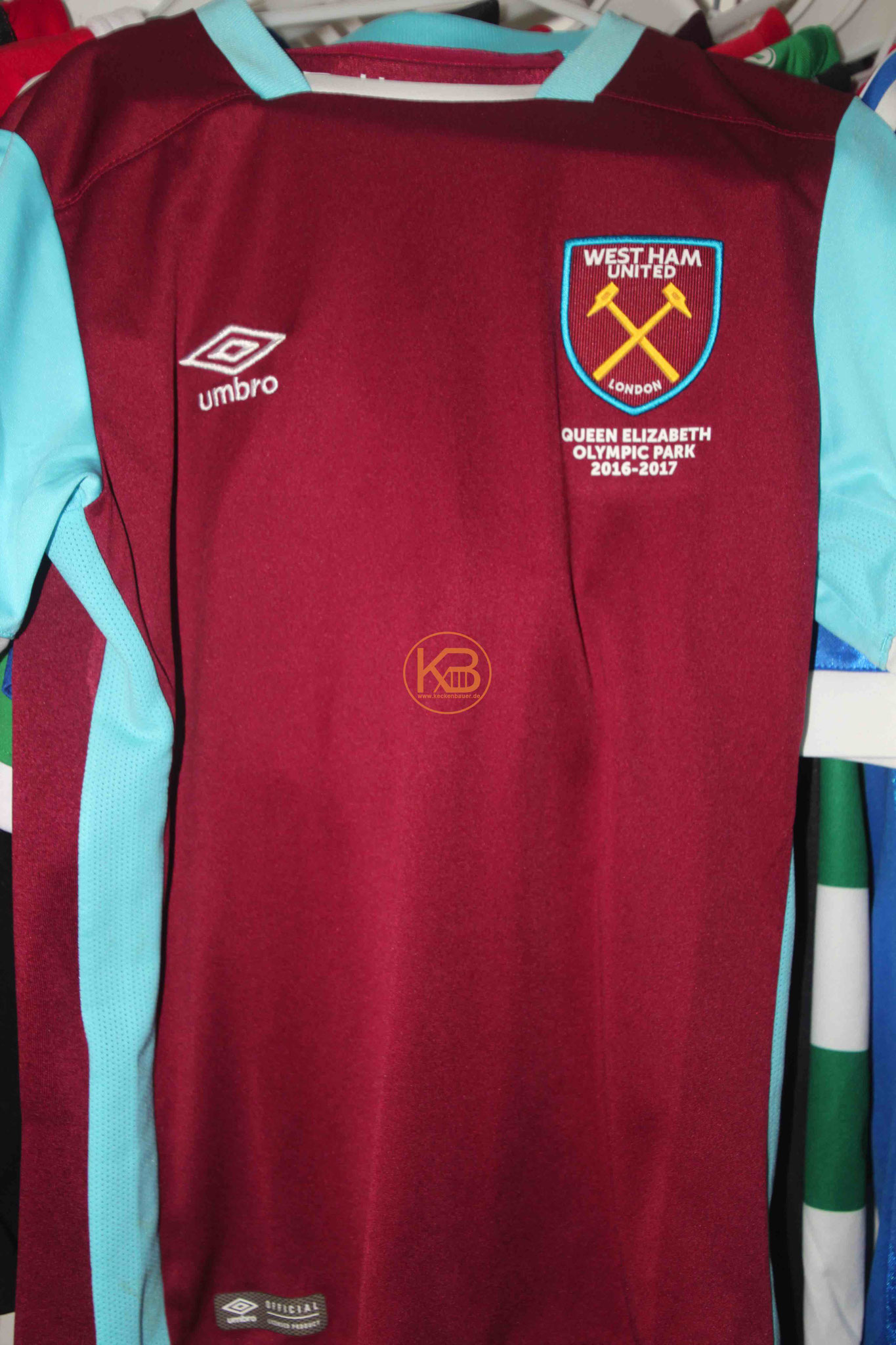 Trikot mit Eigennamen von West Ham United mit "seiner" Nummer 8 1/2