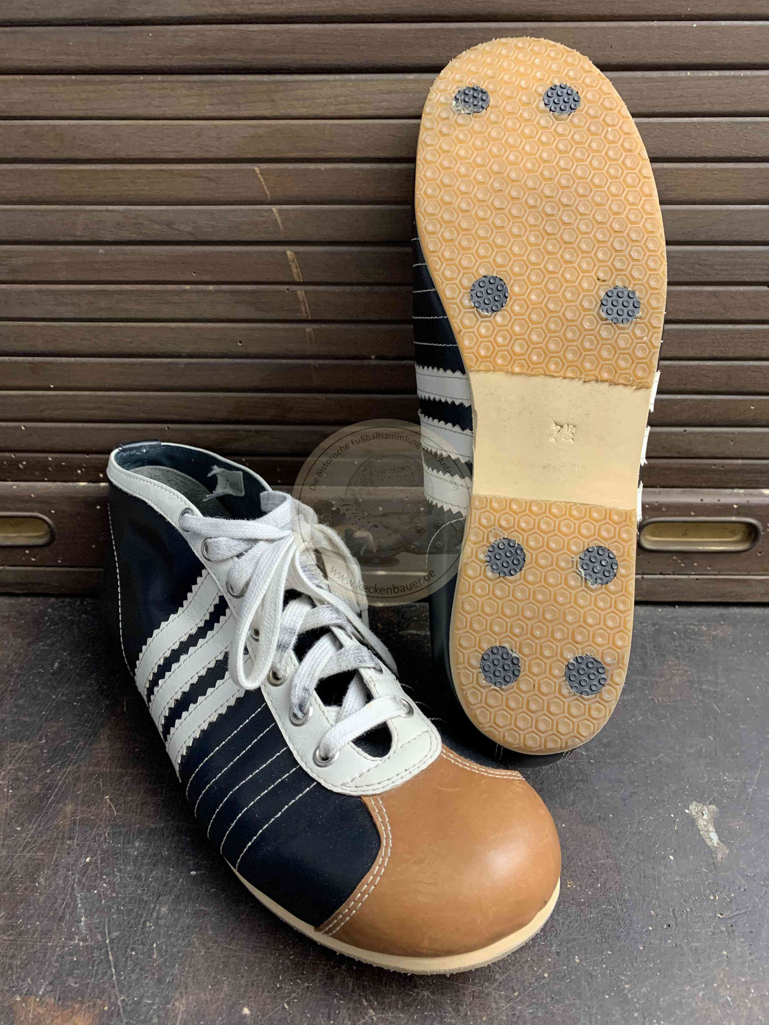 "Adidas" Schuhe hergestellt von Higl Schuhe München für die Darsteller des Musicals Das Wunder von Bern