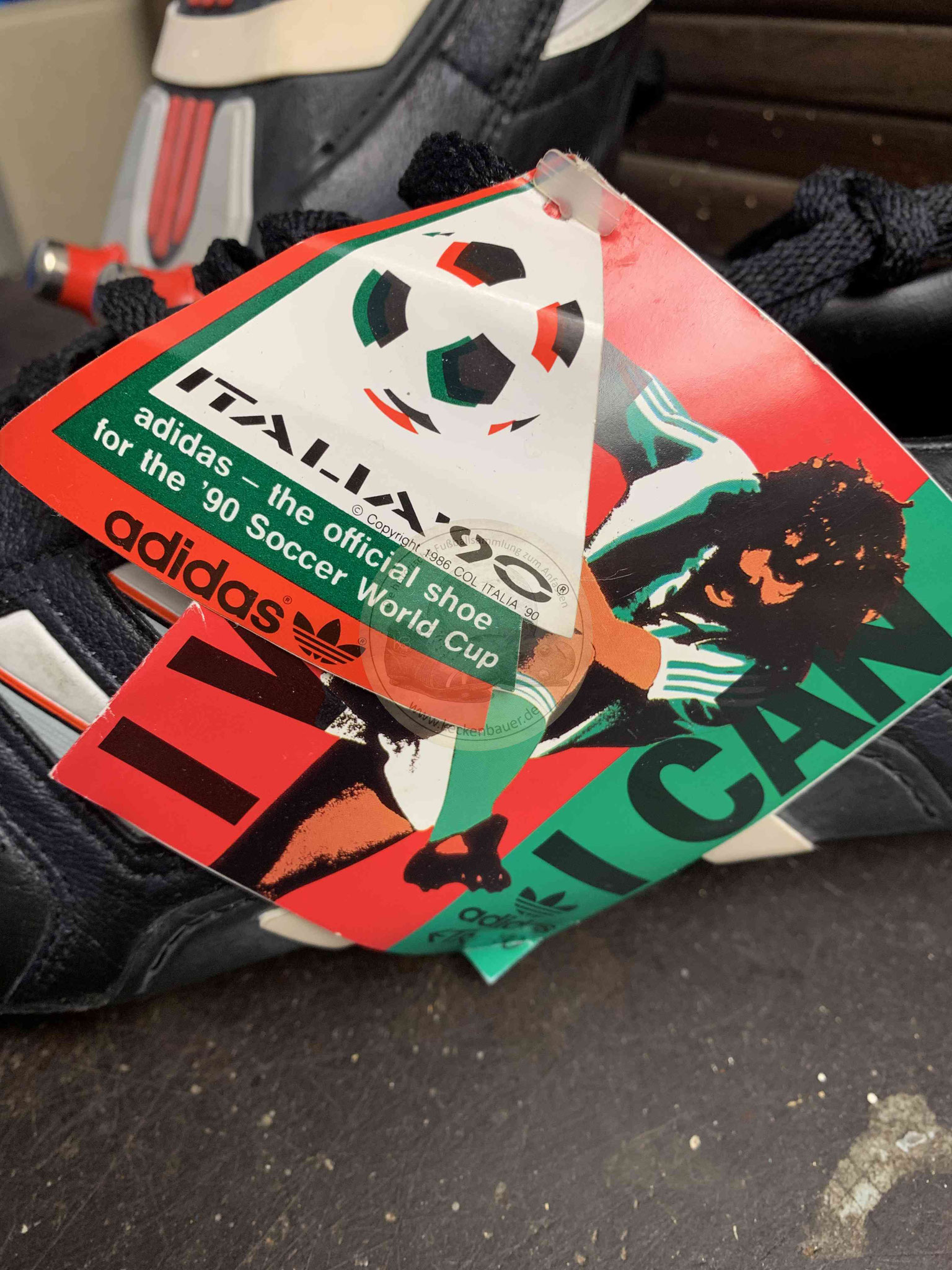 Adidas Etrusco mit Schraubstollen zur WM 1990 in Italien 2
