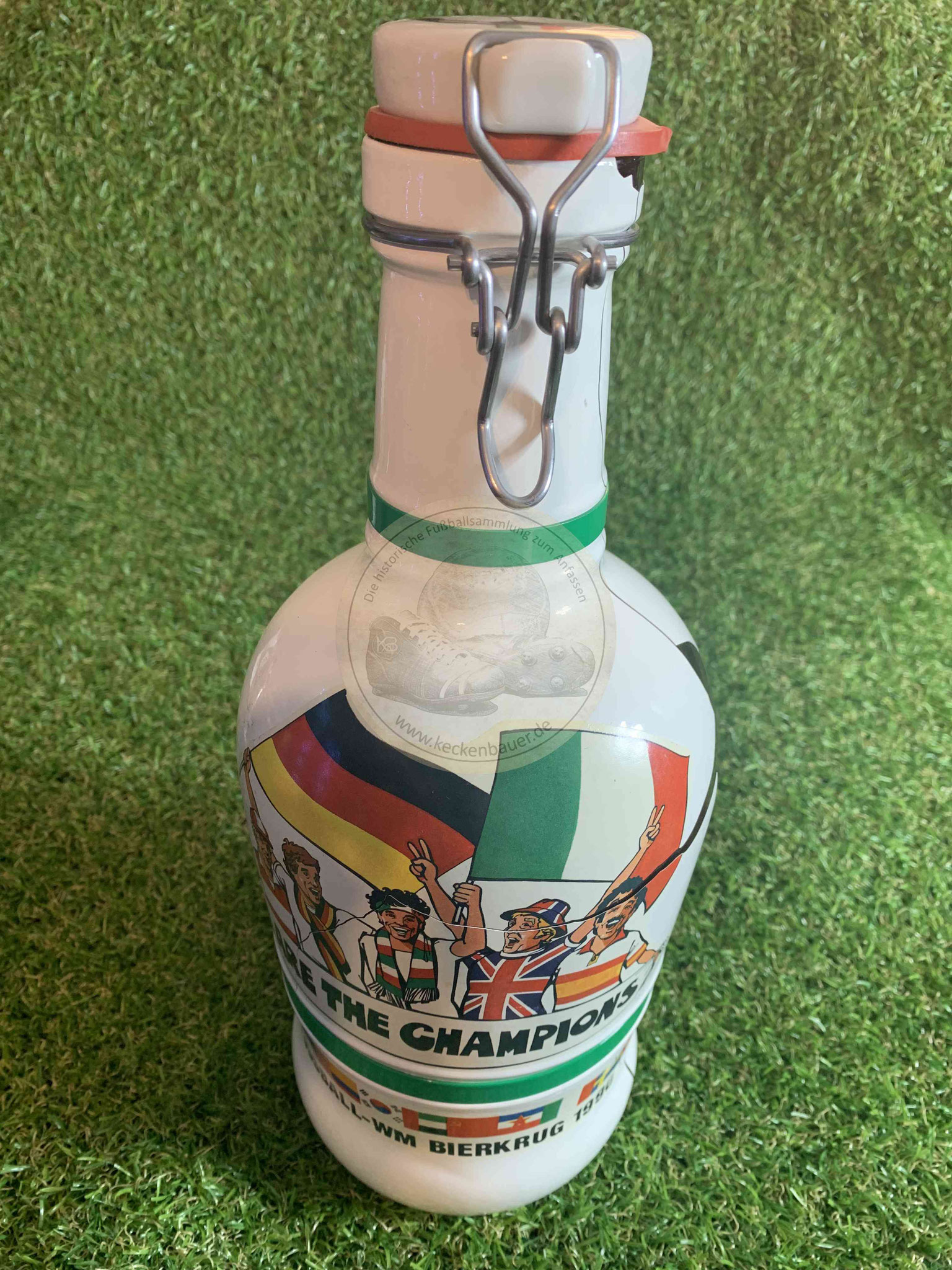 Bügelflasche von der Weltmeisterschaft 1990 in Italien