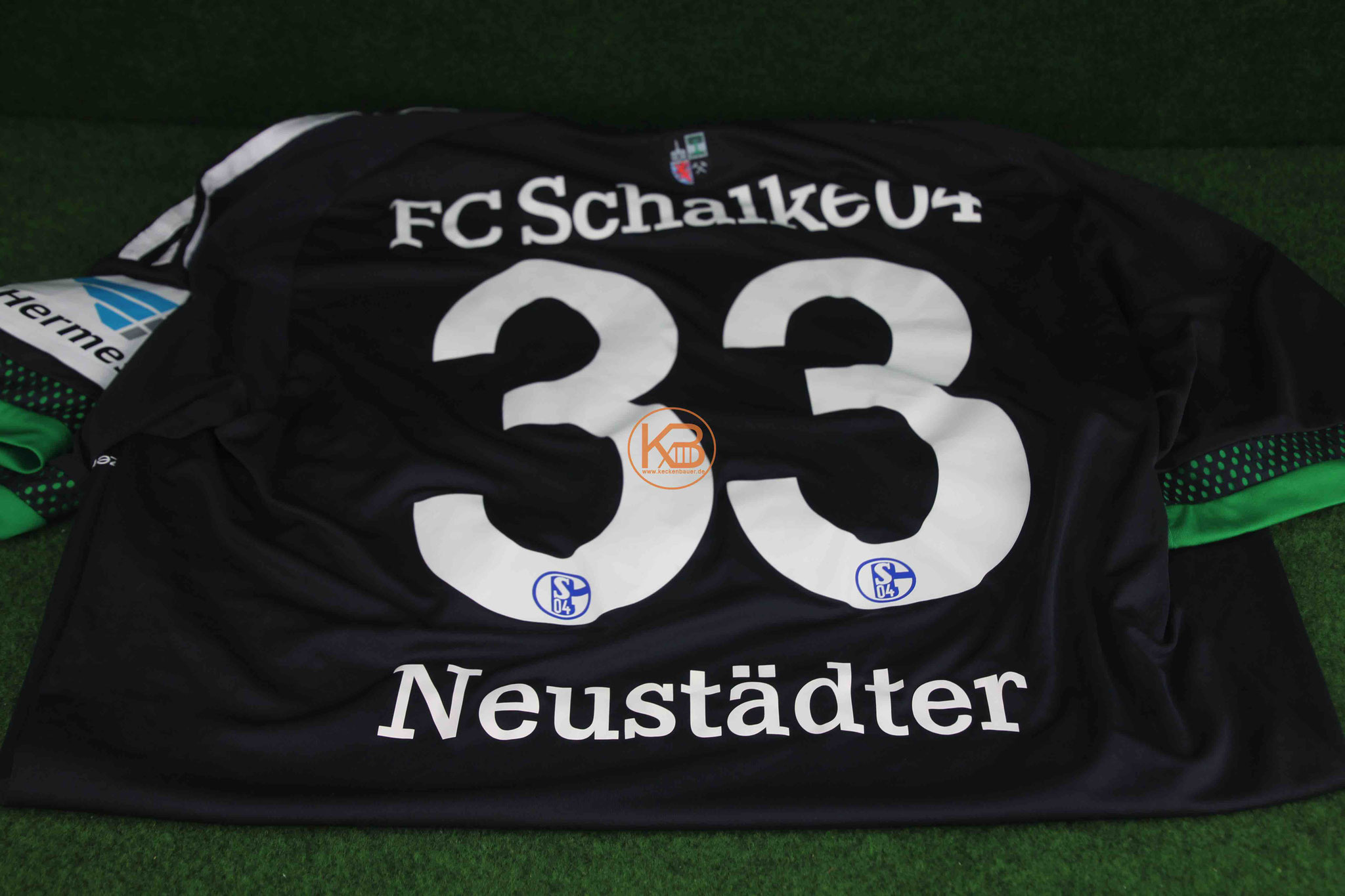 Ein original Matchprepared Bundesliga Trikot von Schalke 04  von Roman Neustädter 2/2