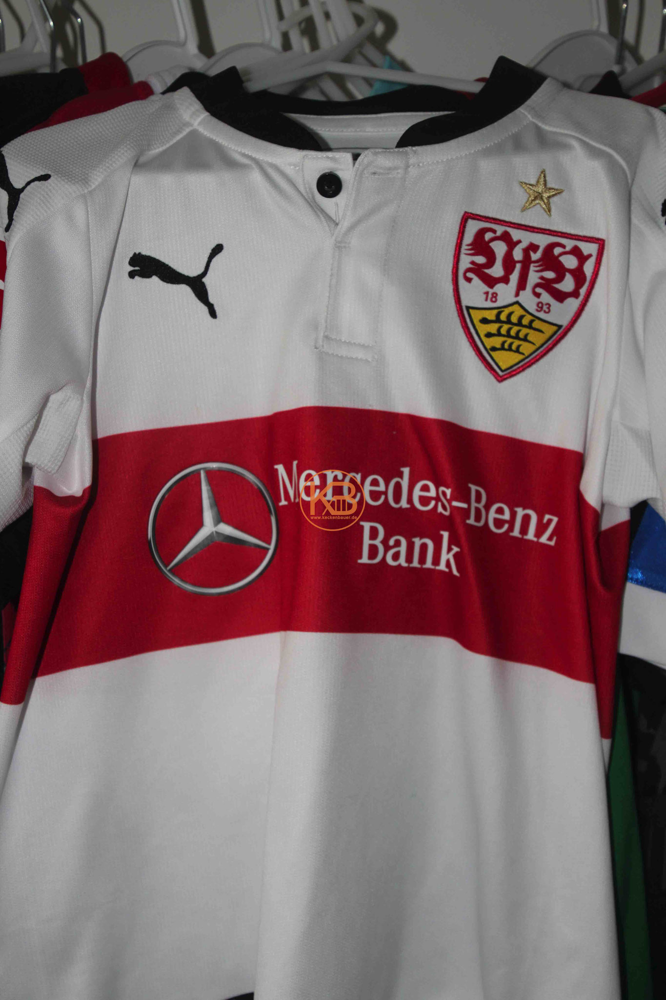 Trikot mit Eigennamen vom VFB Stuttgart mit der Nummer 18 1/2