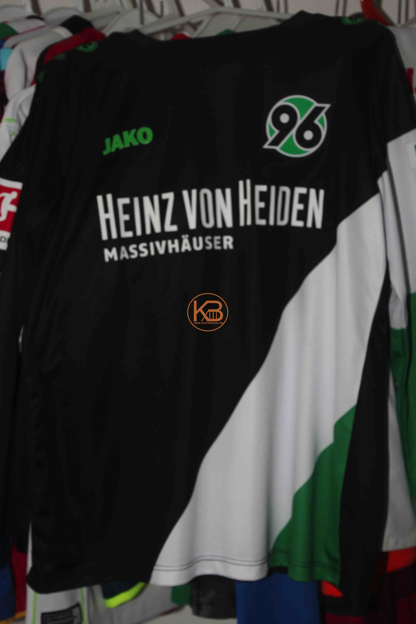 Sondertrikot mit Eigennamen von Hannover96 mit "seiner" Nummer 8 1/2