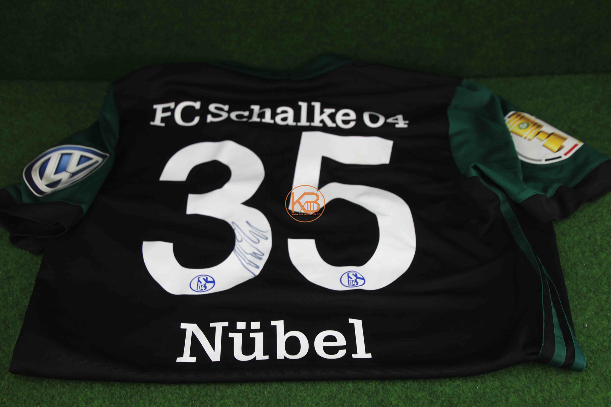 Ein original Matchprepared DFB Pokal Trikot von Schalke 04 inkl. Autogramm von Alexander Nübel 2/2