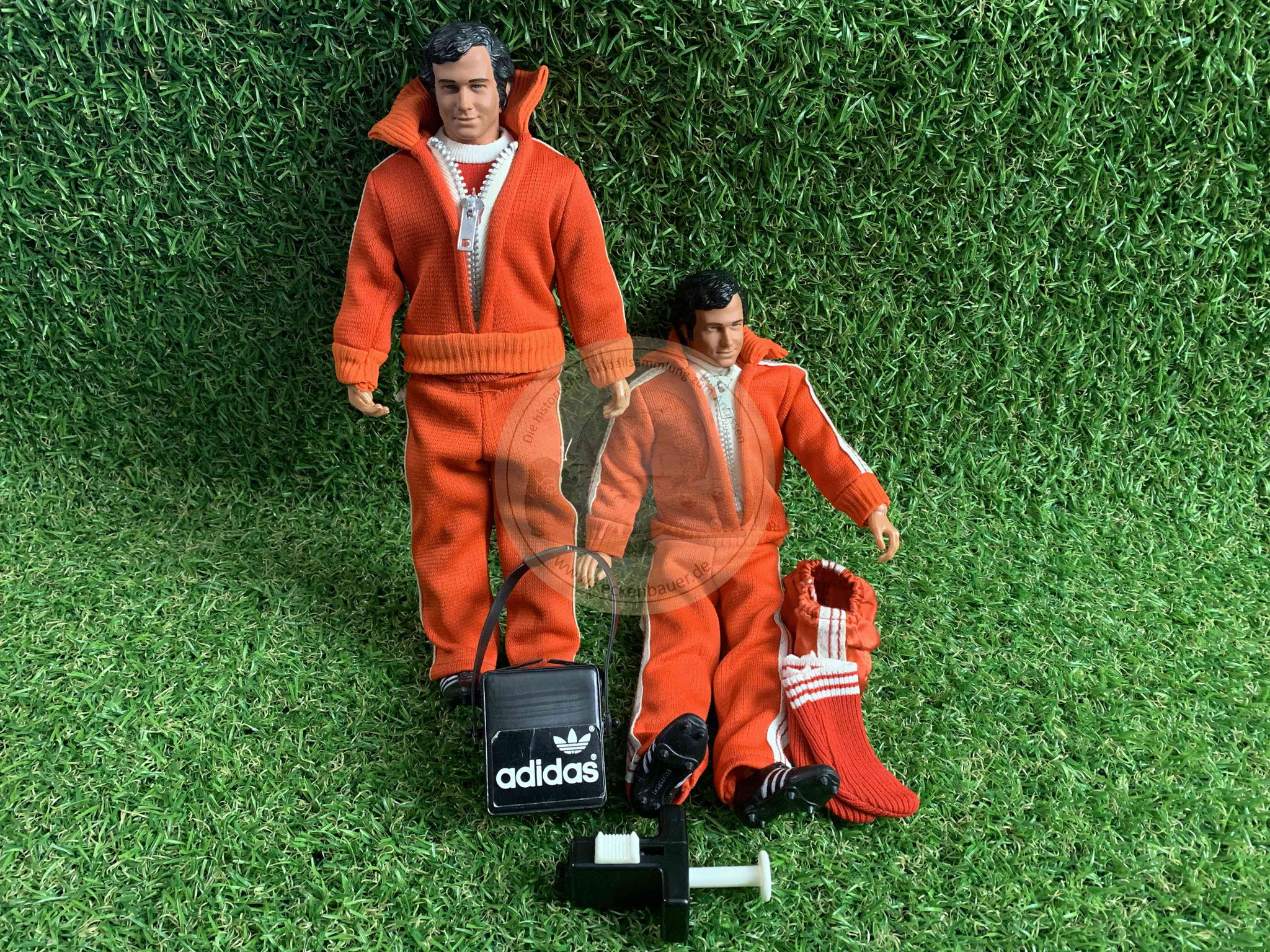 1977 Franz Beckenbauer Puppen mit Adidas Outfit und Schußfunktion von Lion Rock 