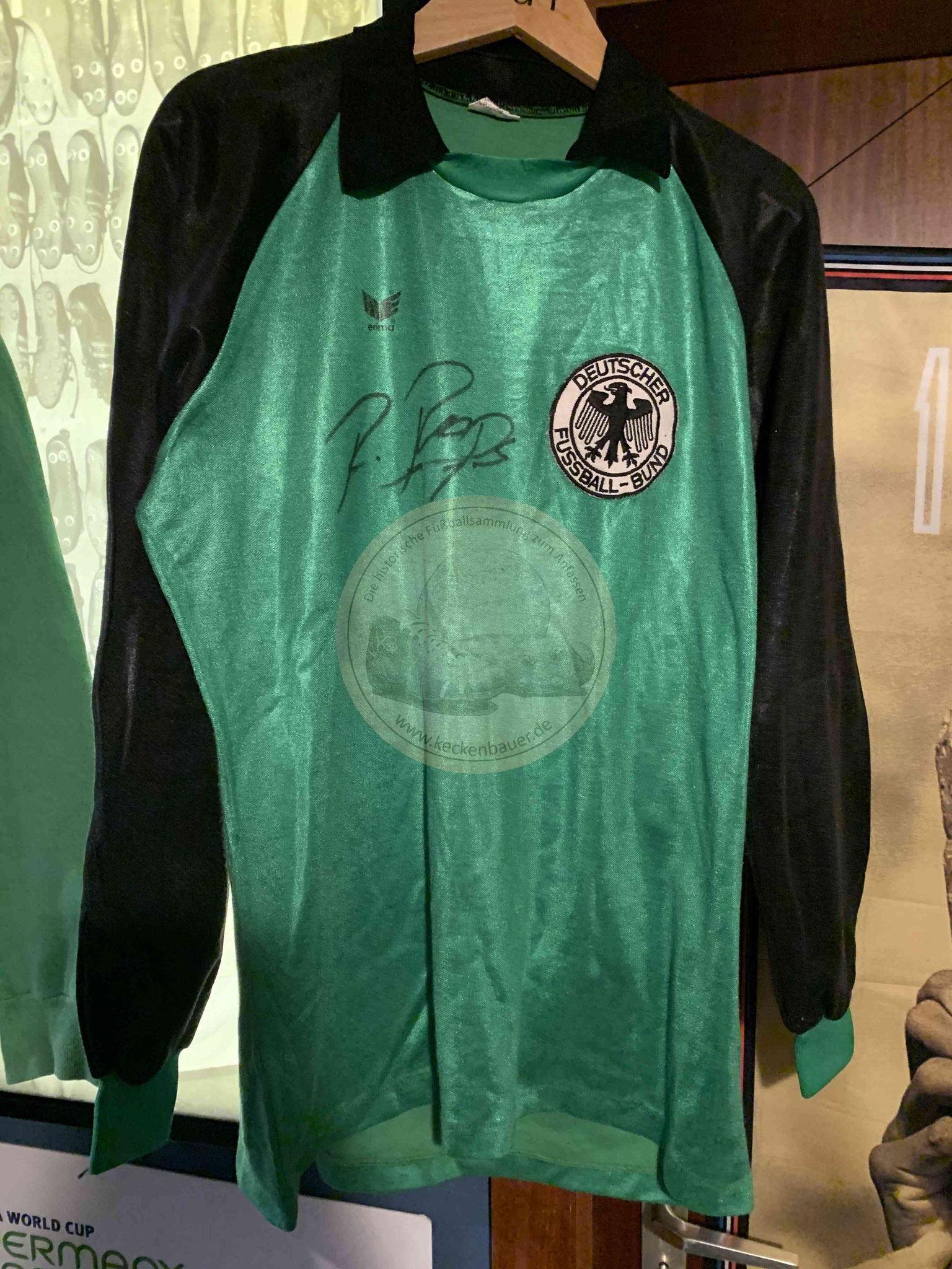 Trikot von Ralf Raps von einem Spiel im Tor der Jugendnationalmannschaft 2