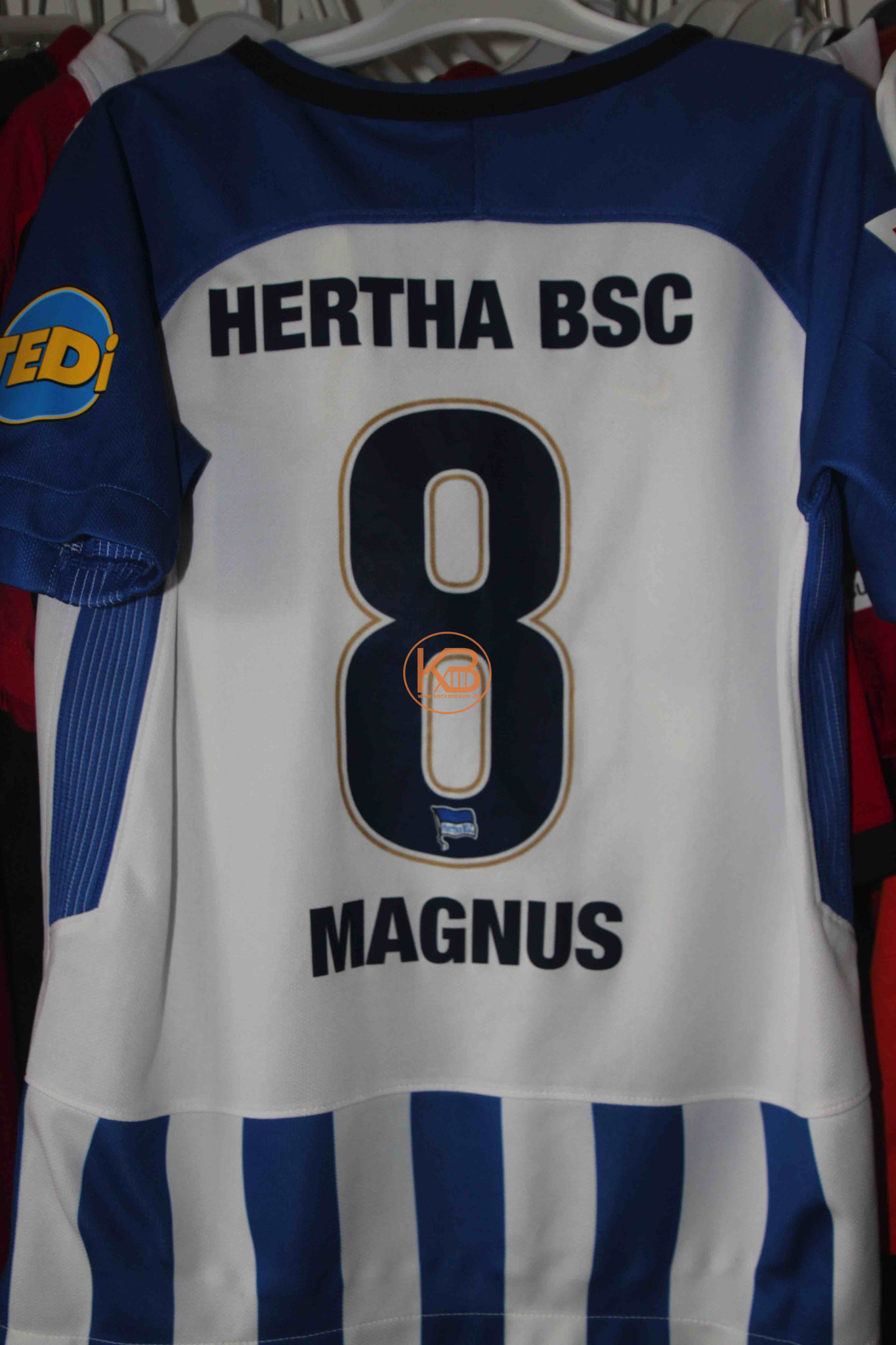 Trikot mit Eigennamen von Hertha BSC Berlin mit "seiner" Nummer 8 2/2