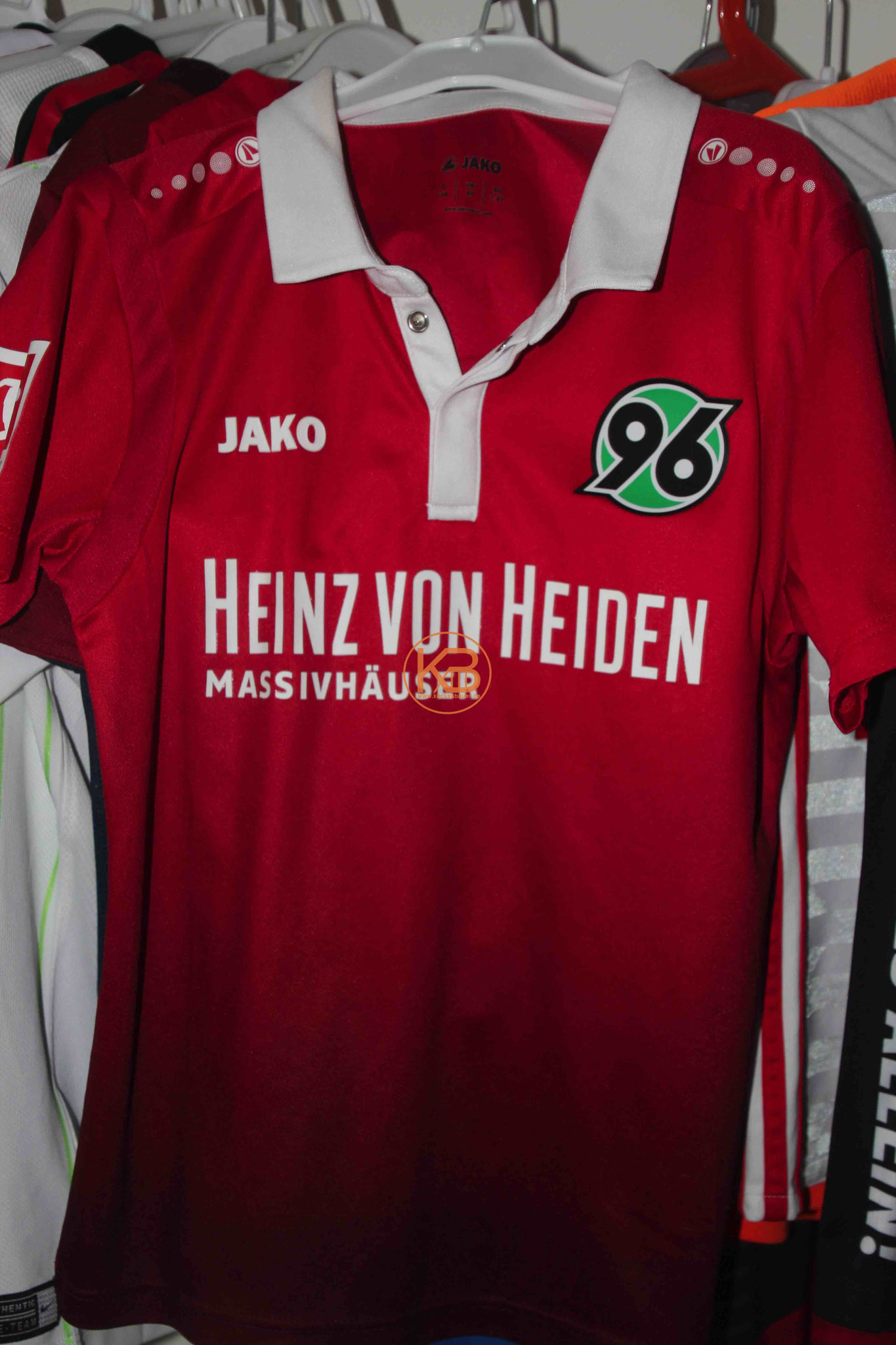 Trikot mit Eigennamen von Hannover96 mit "seiner" Nummer 8 2/2