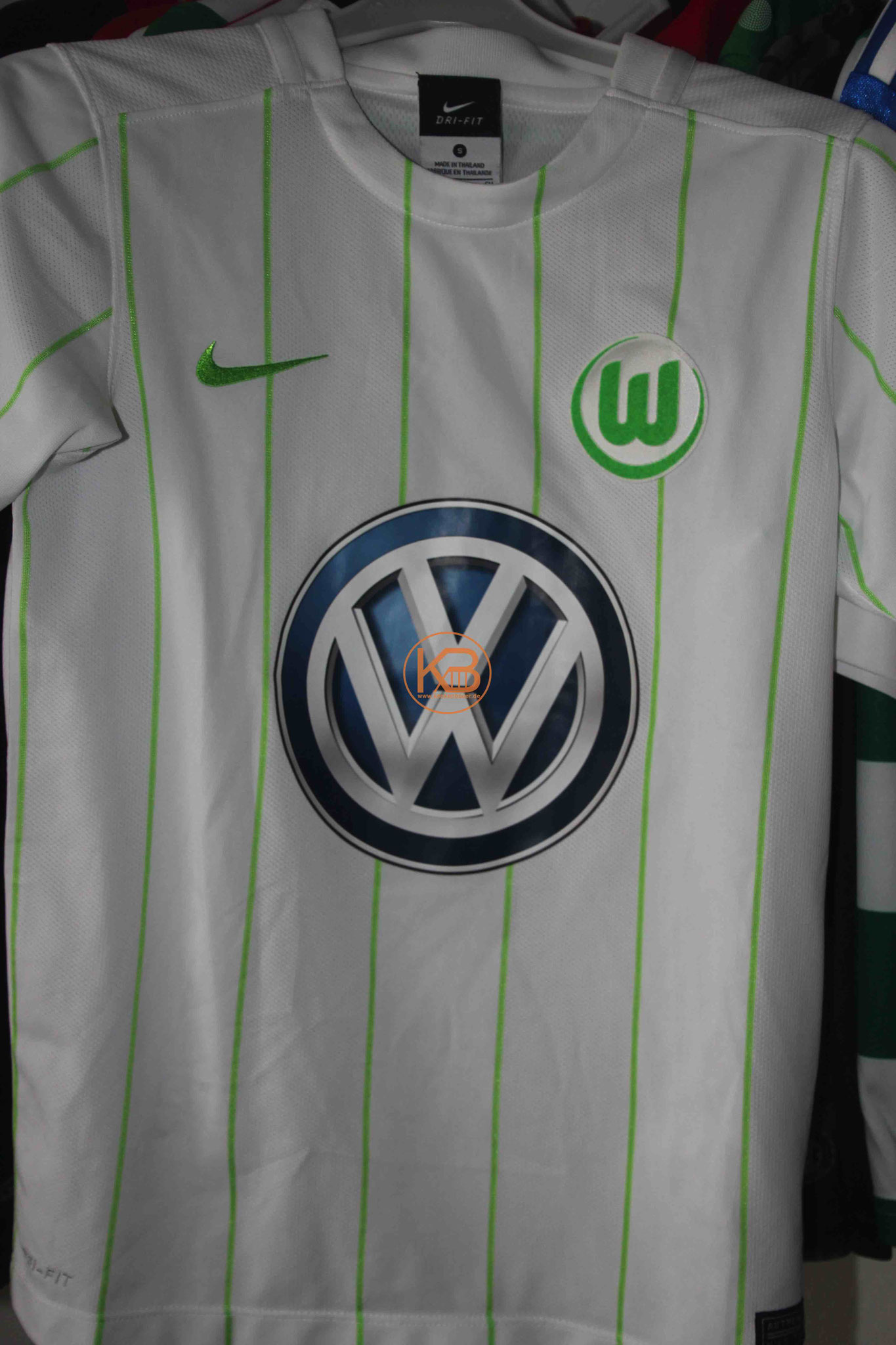 Trikot mit Eigennamen vom VFL Wolfsburg mit "seiner" Nummer 8 1/2