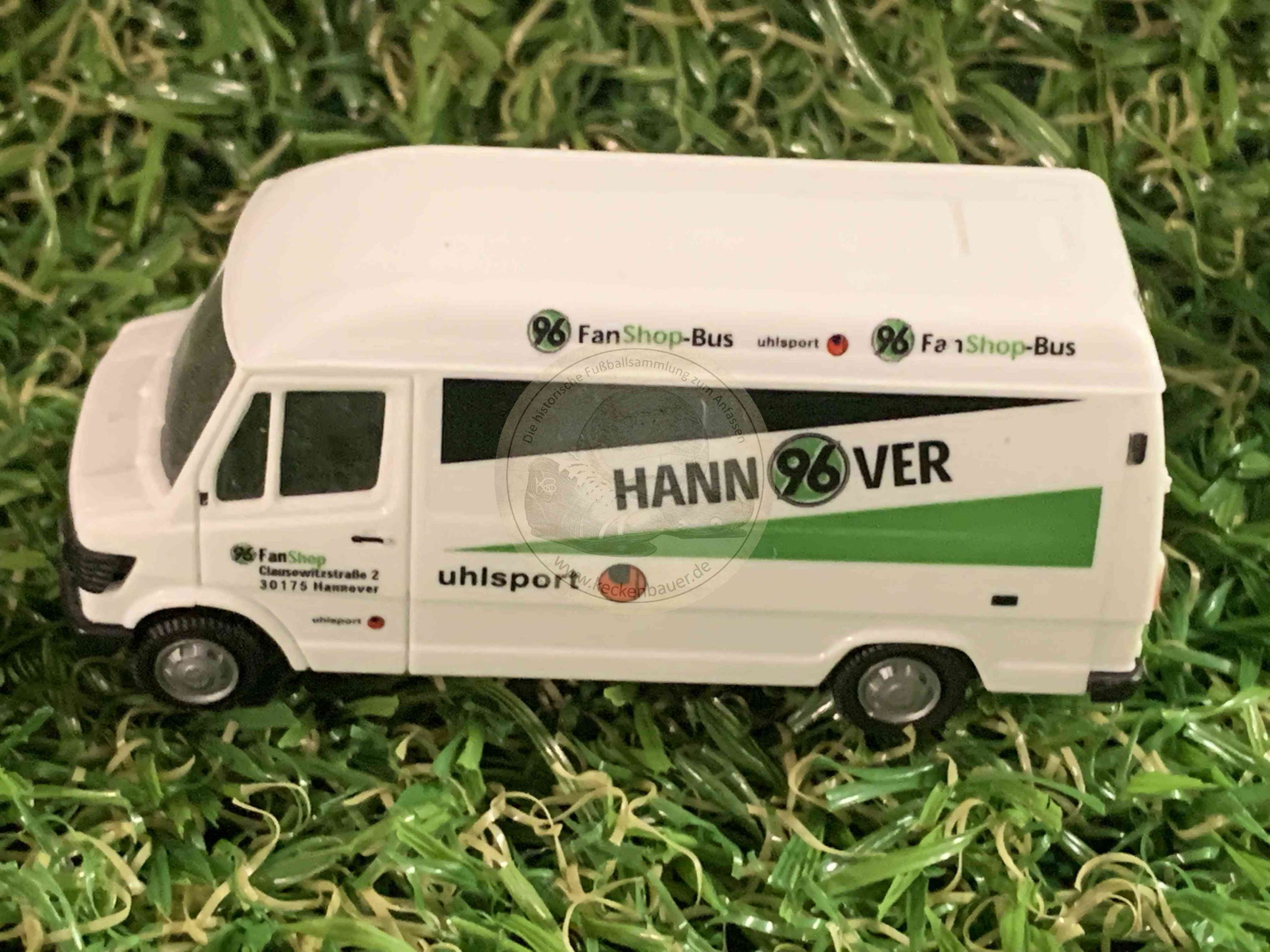 Der alte Fan Shop Bus von Hannover 96 in Miniaturformat