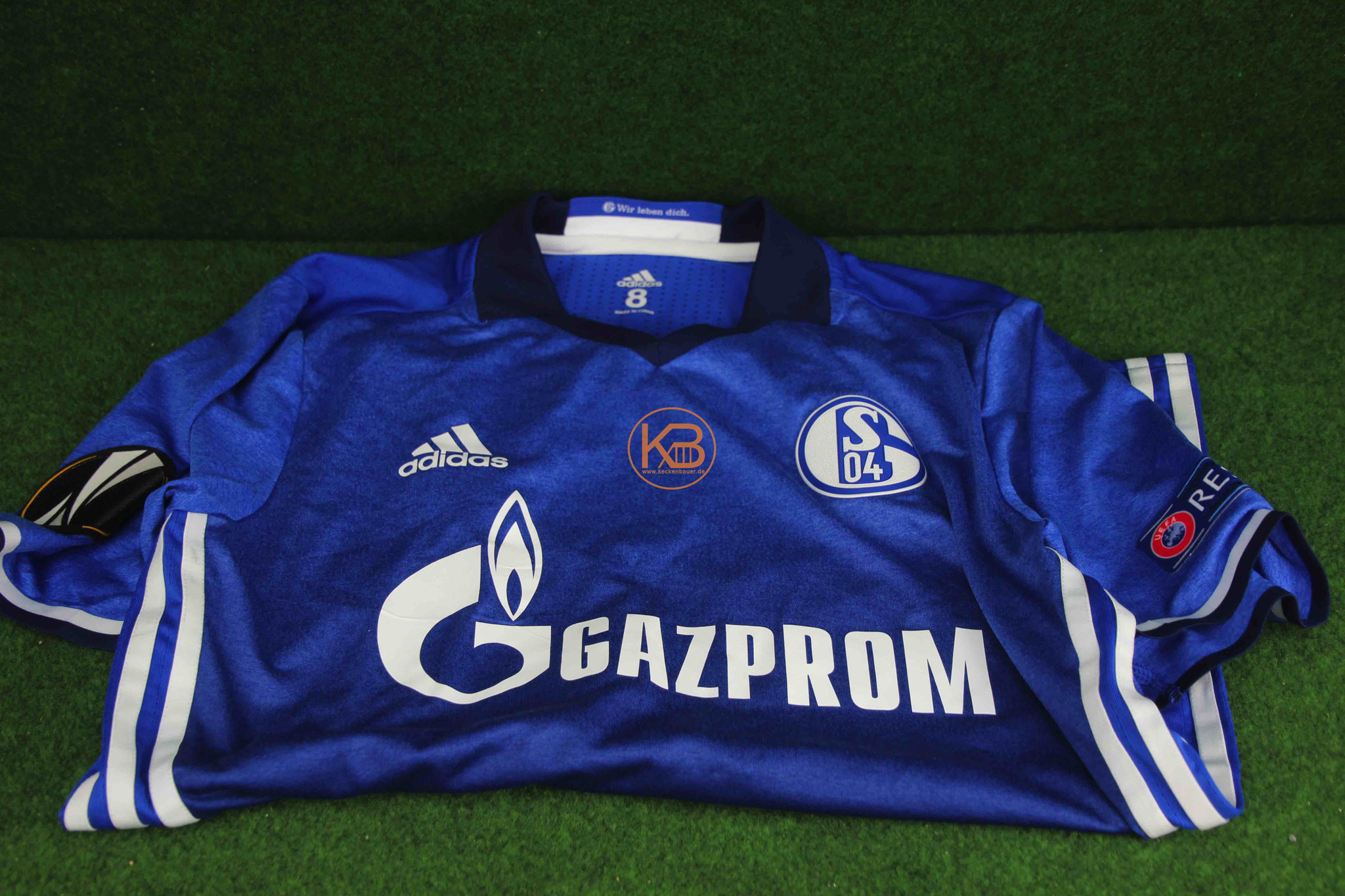 Ein original Matchprepared Uefa Pokal Trikot von Schalke 04  von Dennis Aogo 1/2