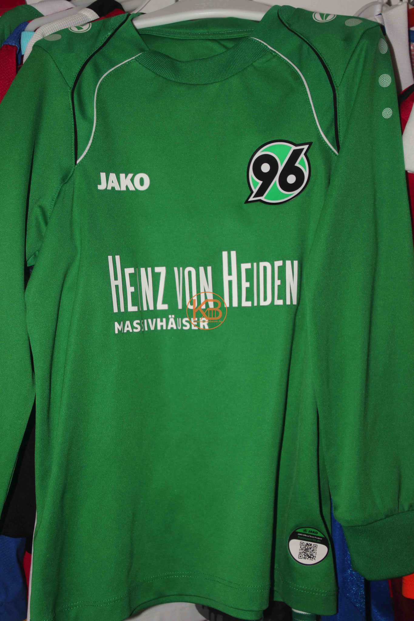 Sein erstes Trikot mit Eigennamen von Hannover 96 mit der Nummer 1 und der "Katze von Kollbach" 1/2