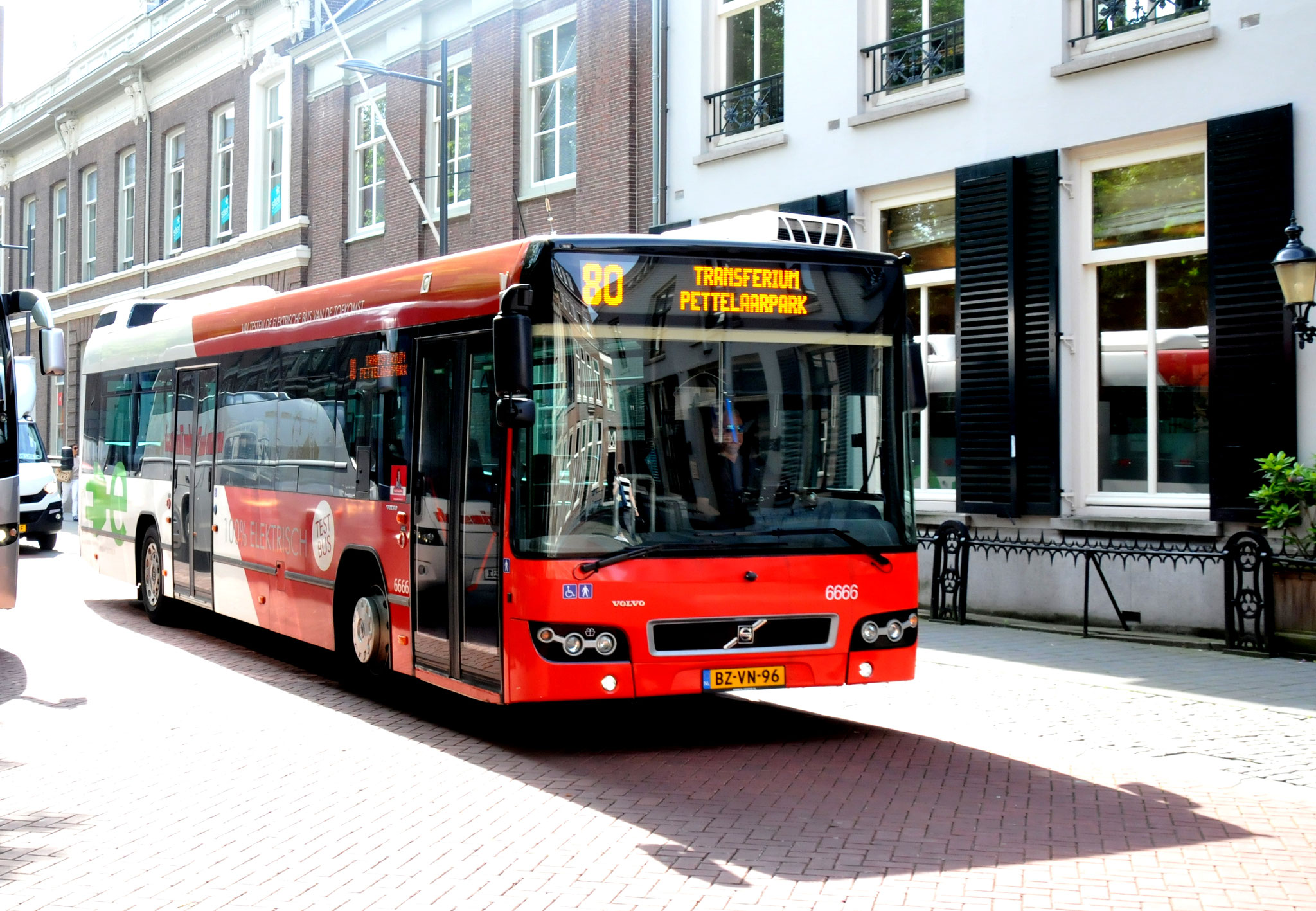 Volvo 7700