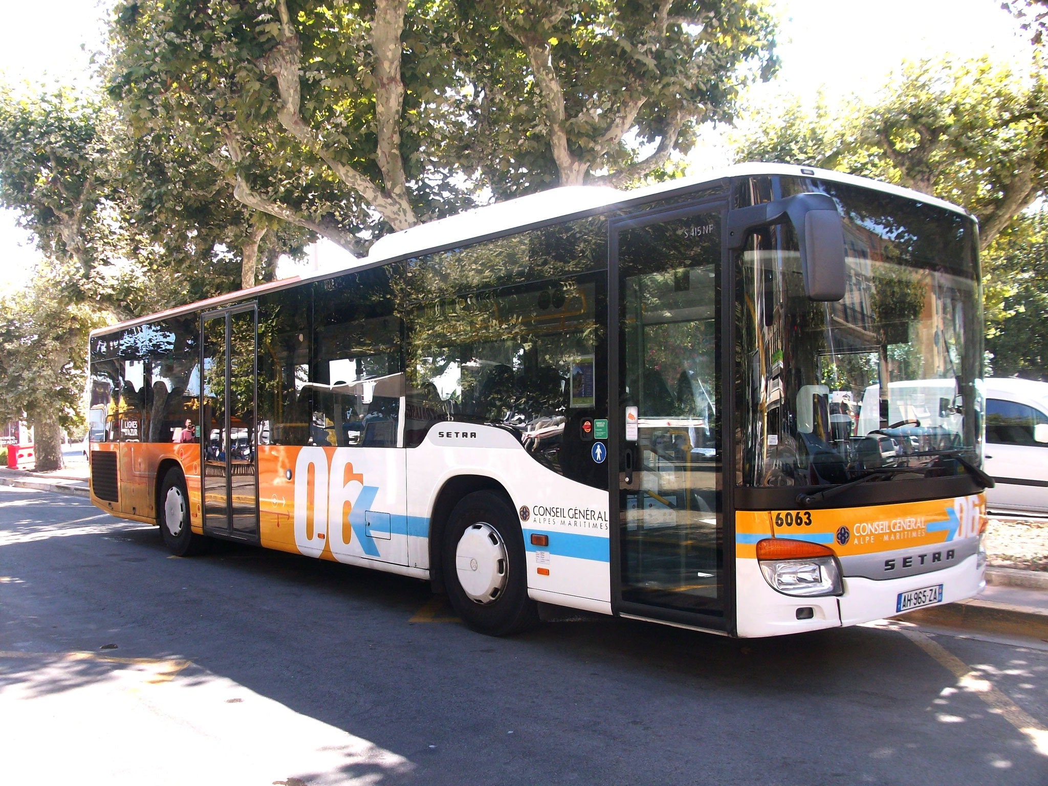 Setra MultiClass S 415 NF